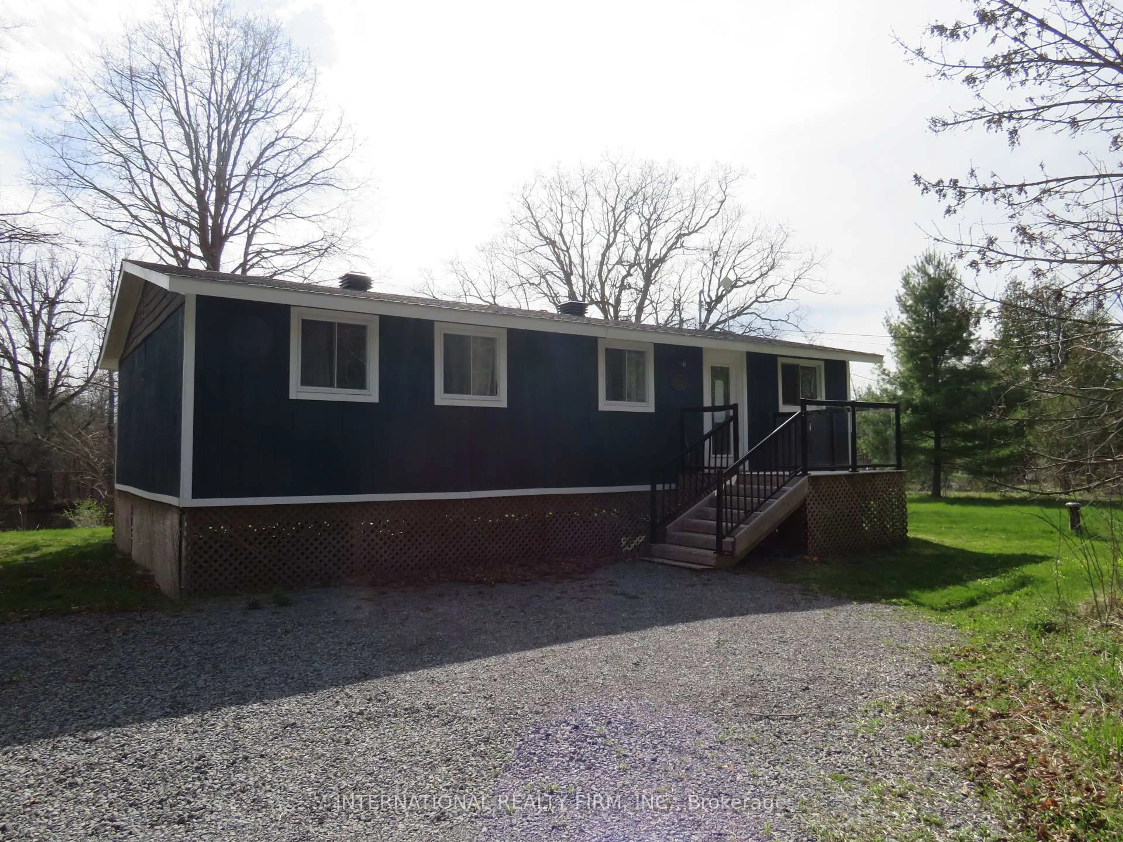 Home with vinyl exterior material, street for 175 BORDEN Rd, Carleton Place Ontario K7C 3P1