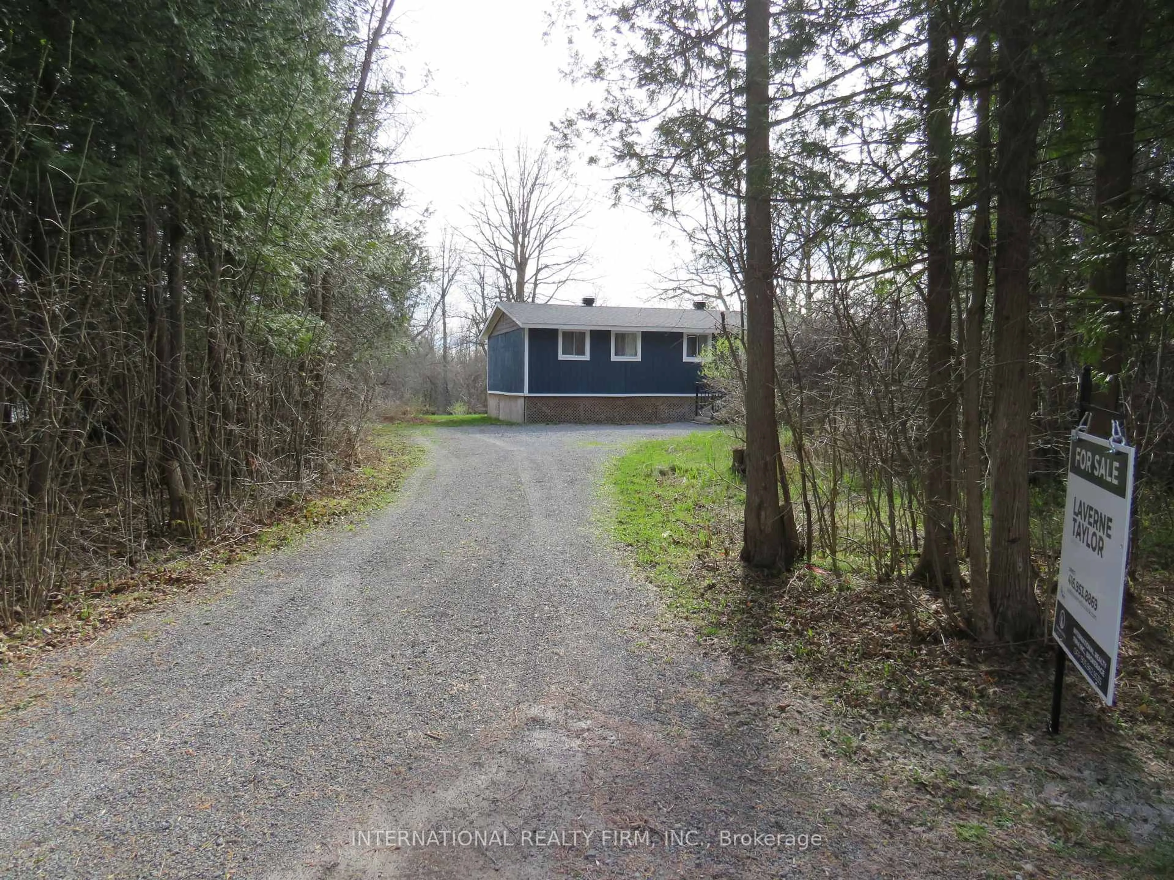 A pic from outside/outdoor area/front of a property/back of a property/a pic from drone, street for 175 BORDEN Rd, Carleton Place Ontario K7C 3P1