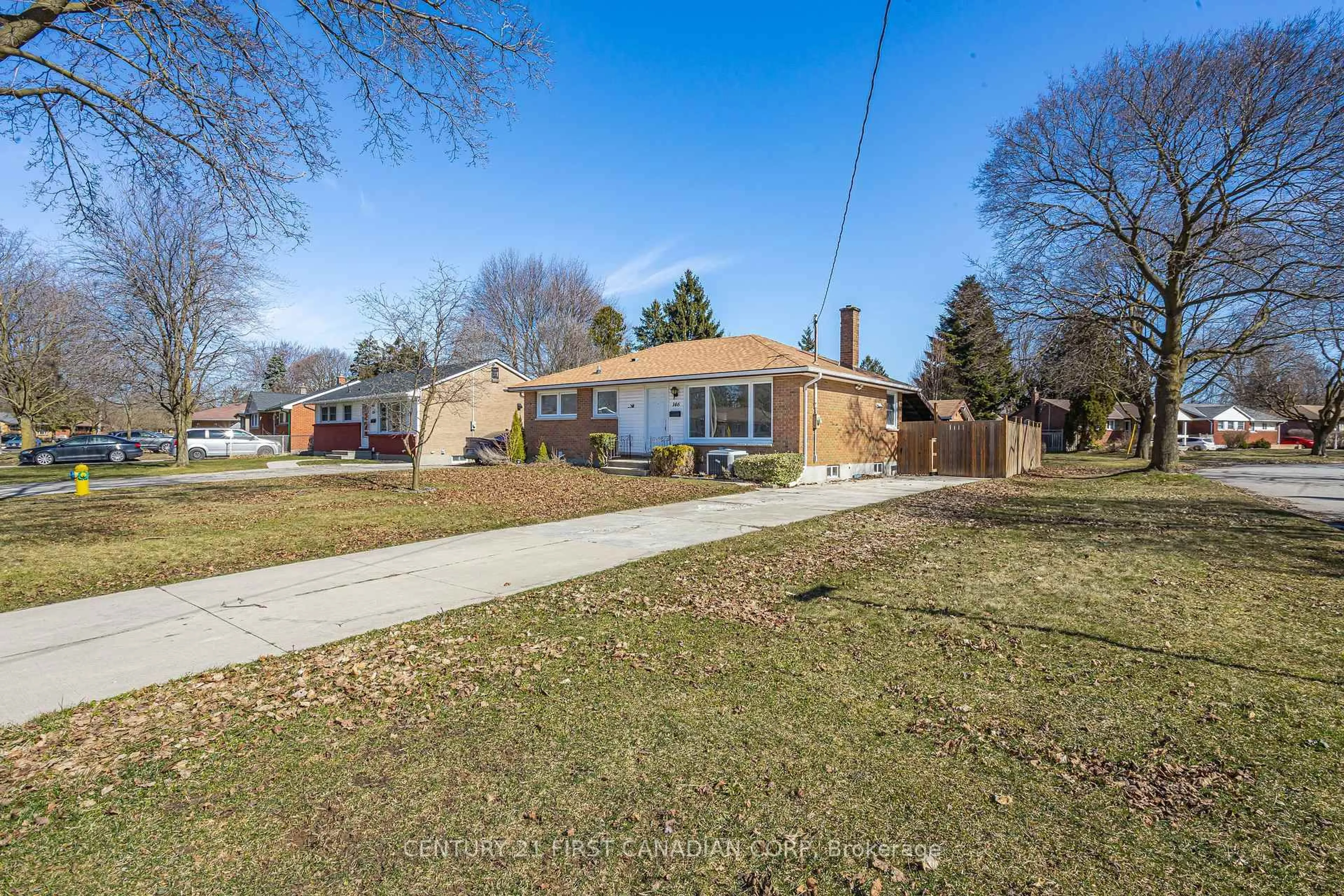 A pic from outside/outdoor area/front of a property/back of a property/a pic from drone, street for 146 Burnside Dr, London East Ontario N5V 1B6