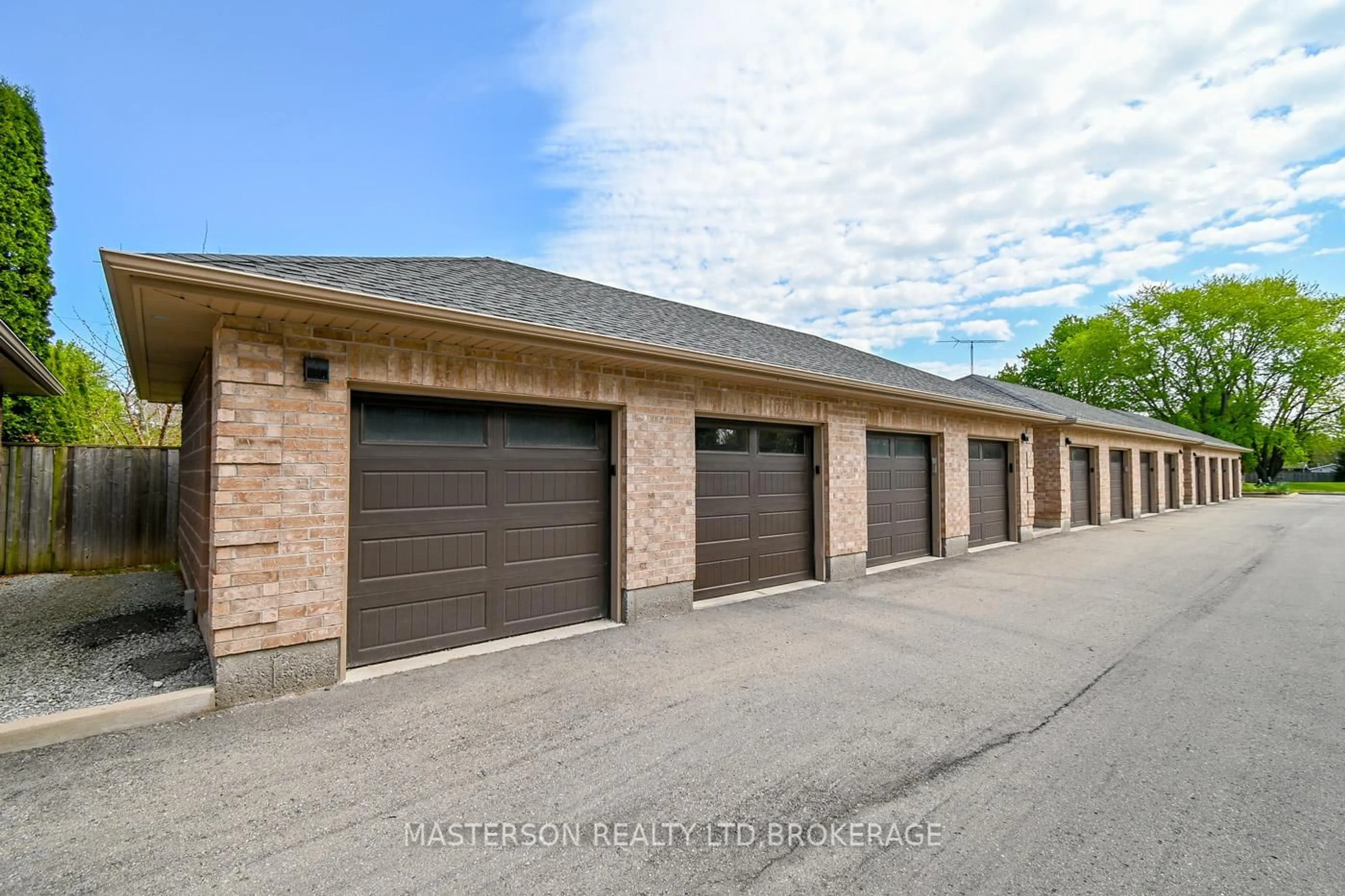 Indoor garage for 4644 Pettit Ave #203, Niagara Falls Ontario L2E 6L5
