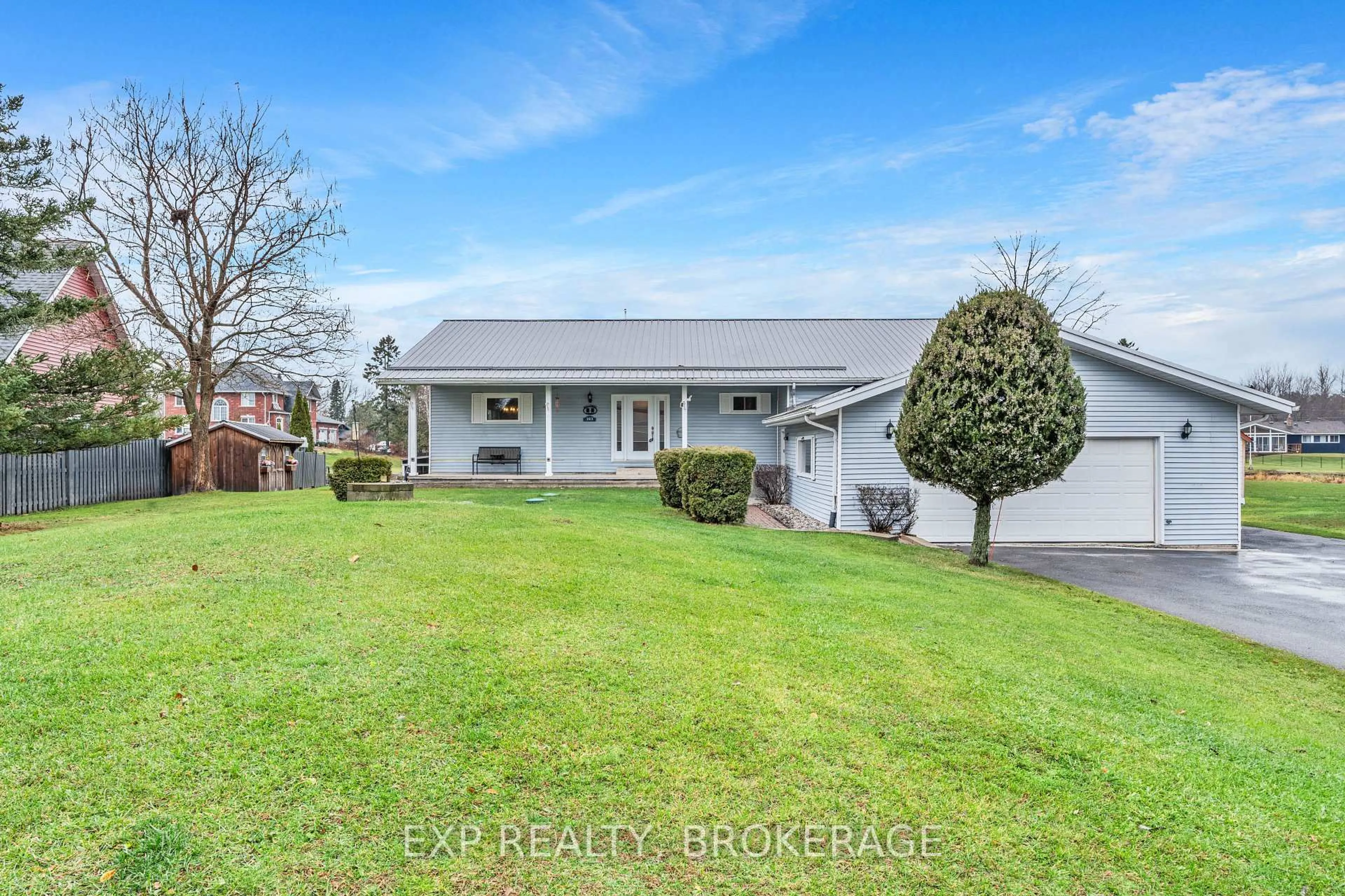 A pic from outside/outdoor area/front of a property/back of a property/a pic from drone, street for 103 WILLOWBANK Rd, Front of Leeds & Seeleys Bay Ontario K7G 2V5