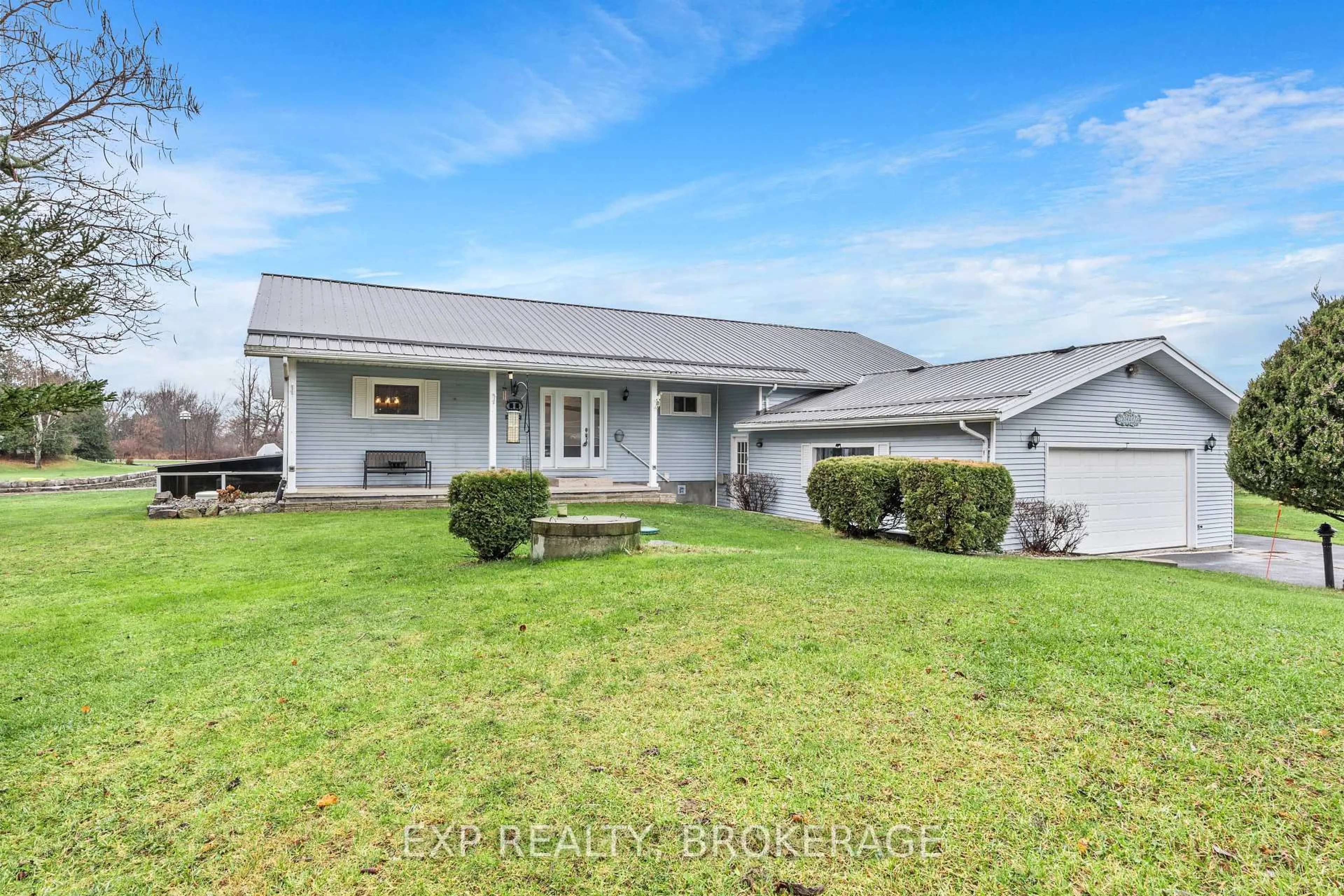 A pic from outside/outdoor area/front of a property/back of a property/a pic from drone, street for 103 WILLOWBANK Rd, Front of Leeds & Seeleys Bay Ontario K7G 2V5