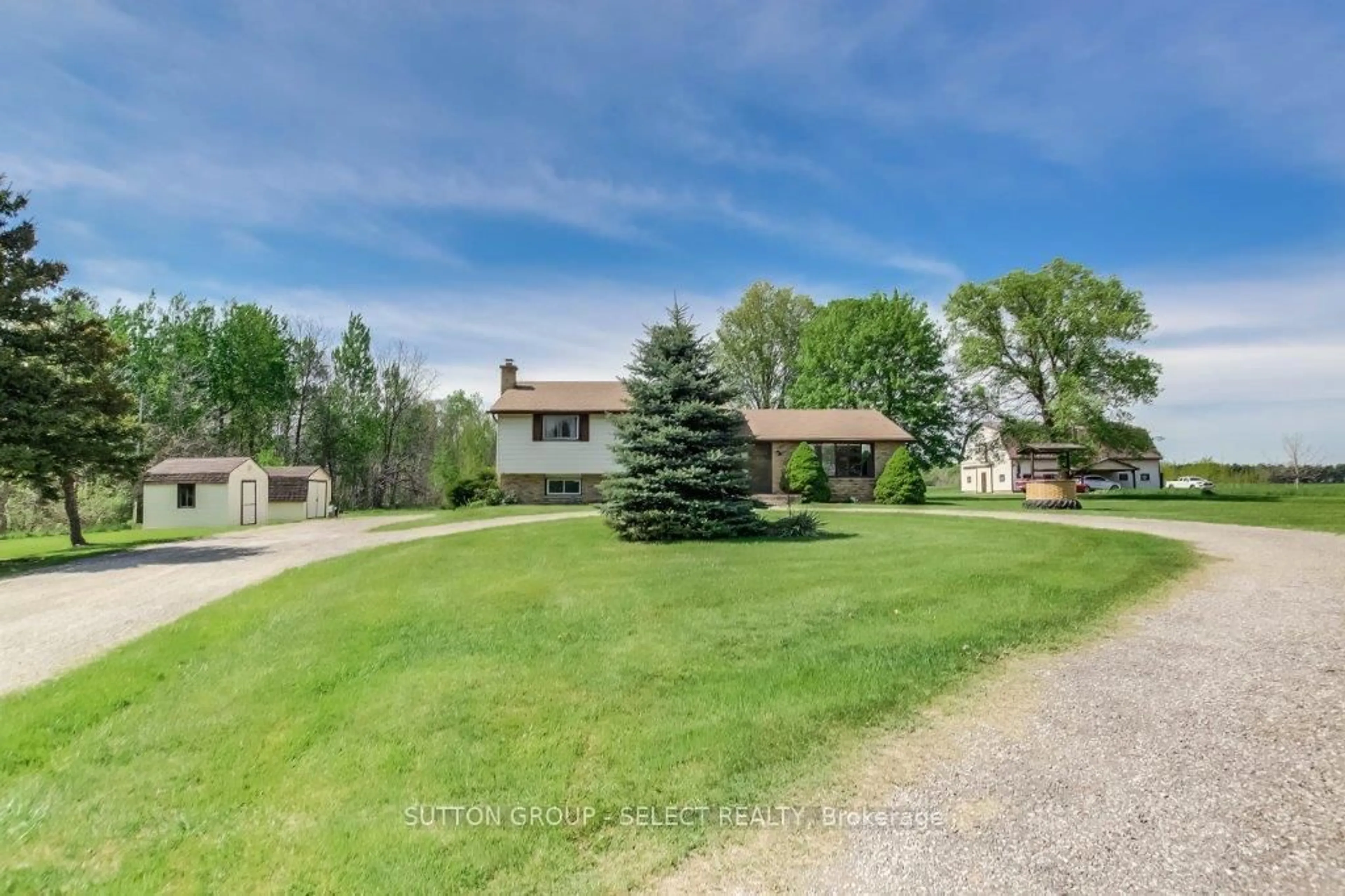 A pic from outside/outdoor area/front of a property/back of a property/a pic from drone, street for 17750 WYTON Dr, Thames Centre Ontario N0M 2P0