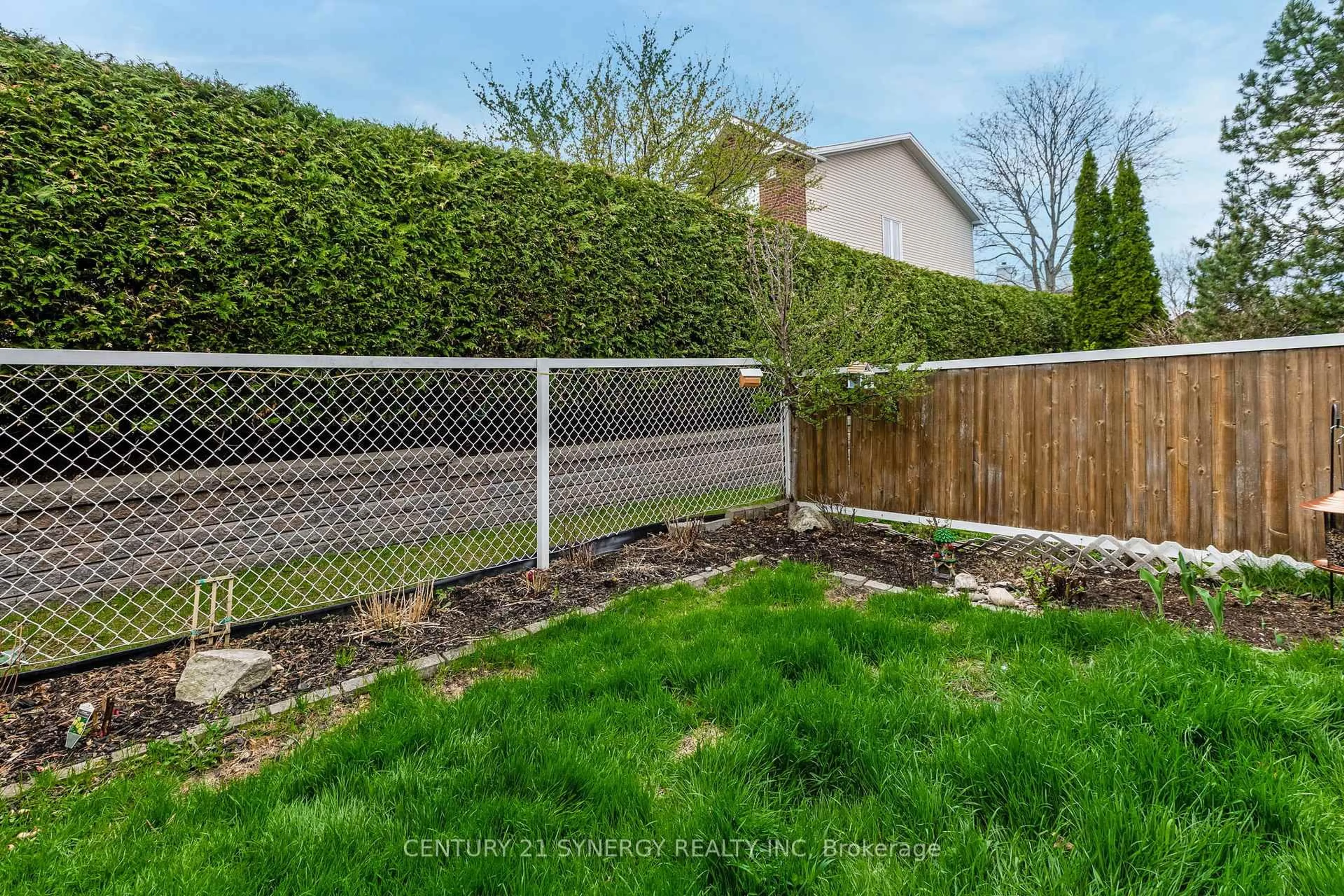 A pic from outside/outdoor area/front of a property/back of a property/a pic from drone, street for 6088 Red Willow Dr #18, Ottawa Ontario K1C 7J6