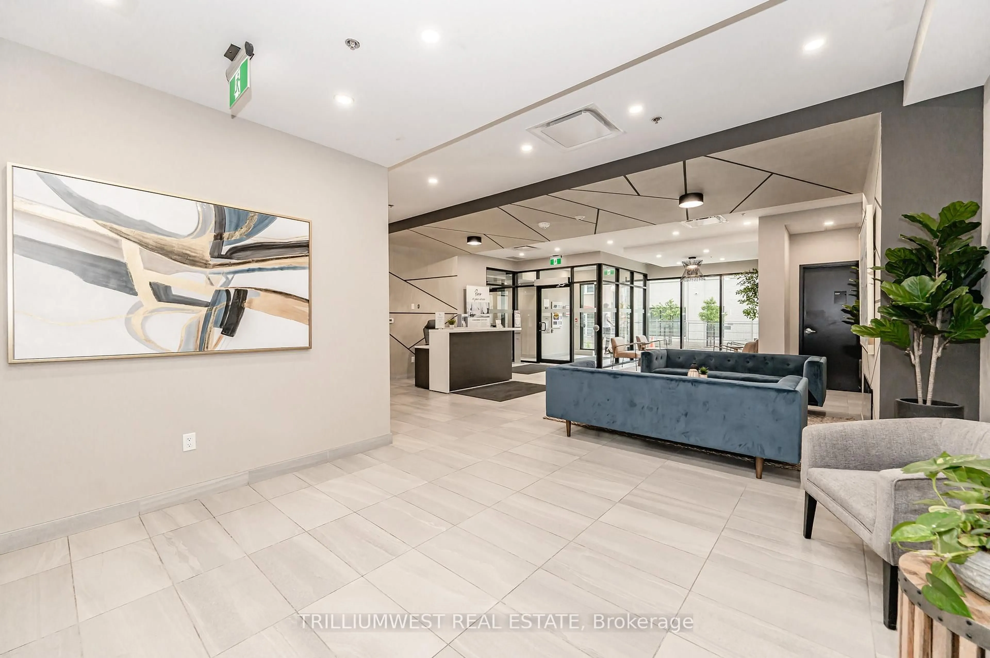 Indoor foyer for 60 Charles St #4, Kitchener Ontario N2G 0C9