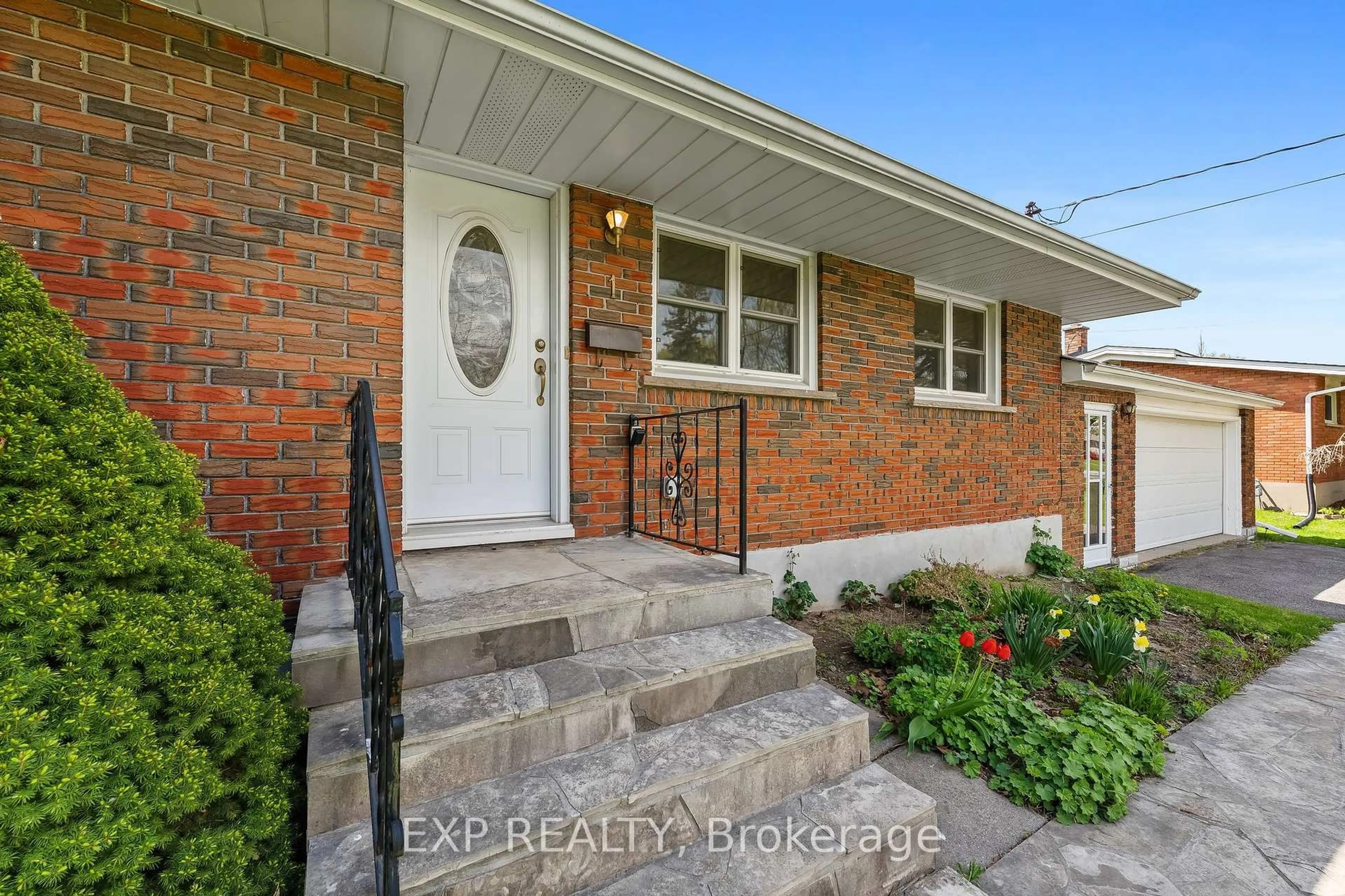 Indoor entryway for 1 Heneage St, Port Hope Ontario L1A 3P6