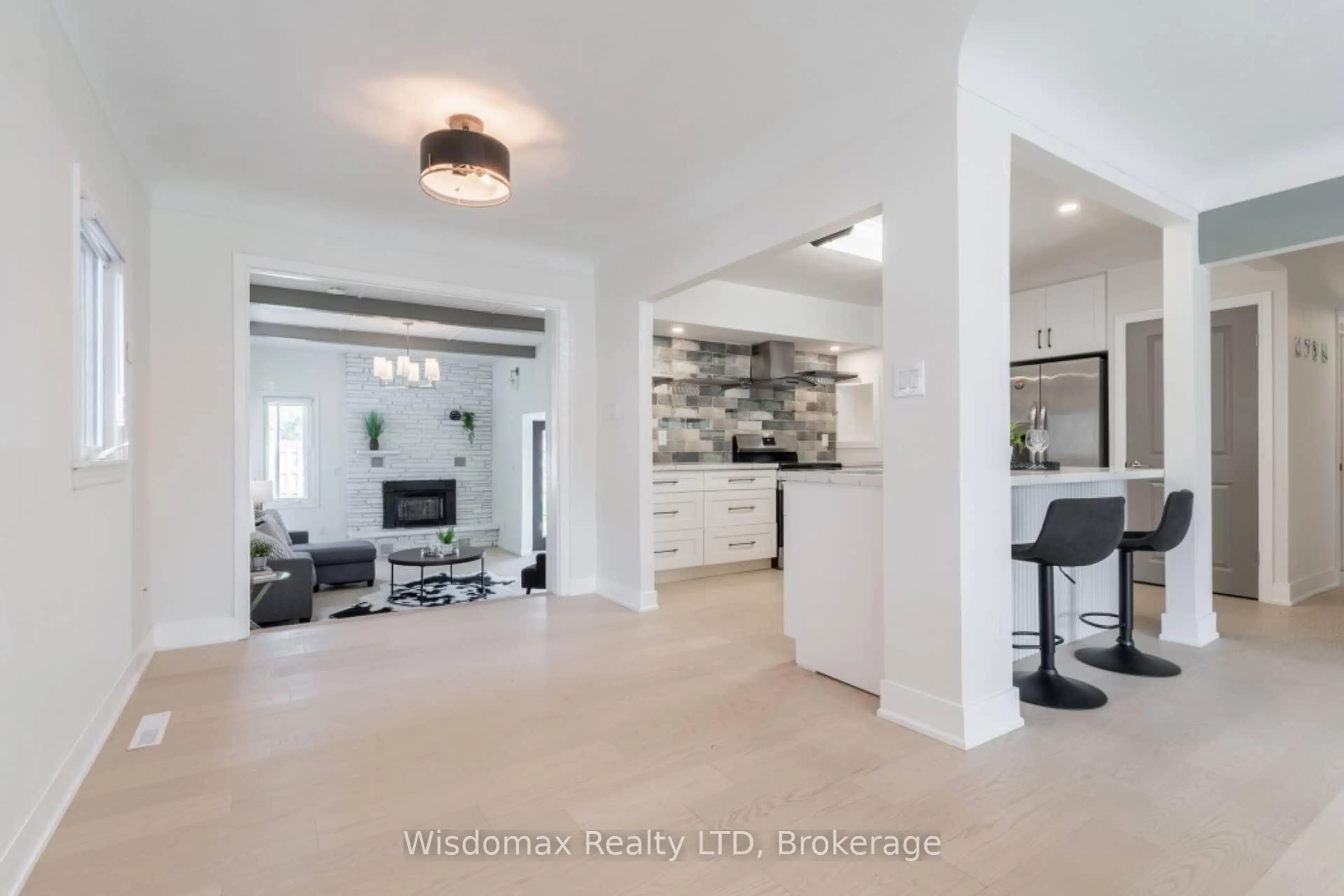 Indoor entryway for 73 JACOBSON Ave, St. Catharines Ontario L2T 3A2