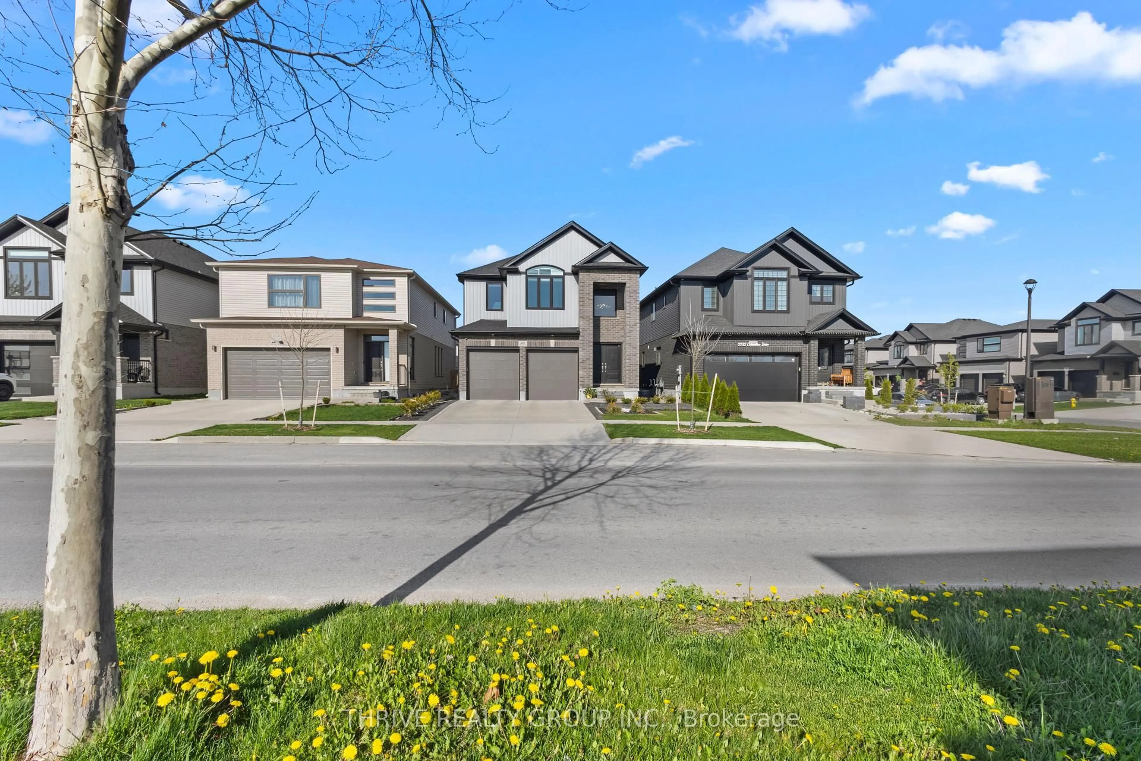 A pic from outside/outdoor area/front of a property/back of a property/a pic from drone, street for 2128 Coronation Dr, London North Ontario N6G 0A7