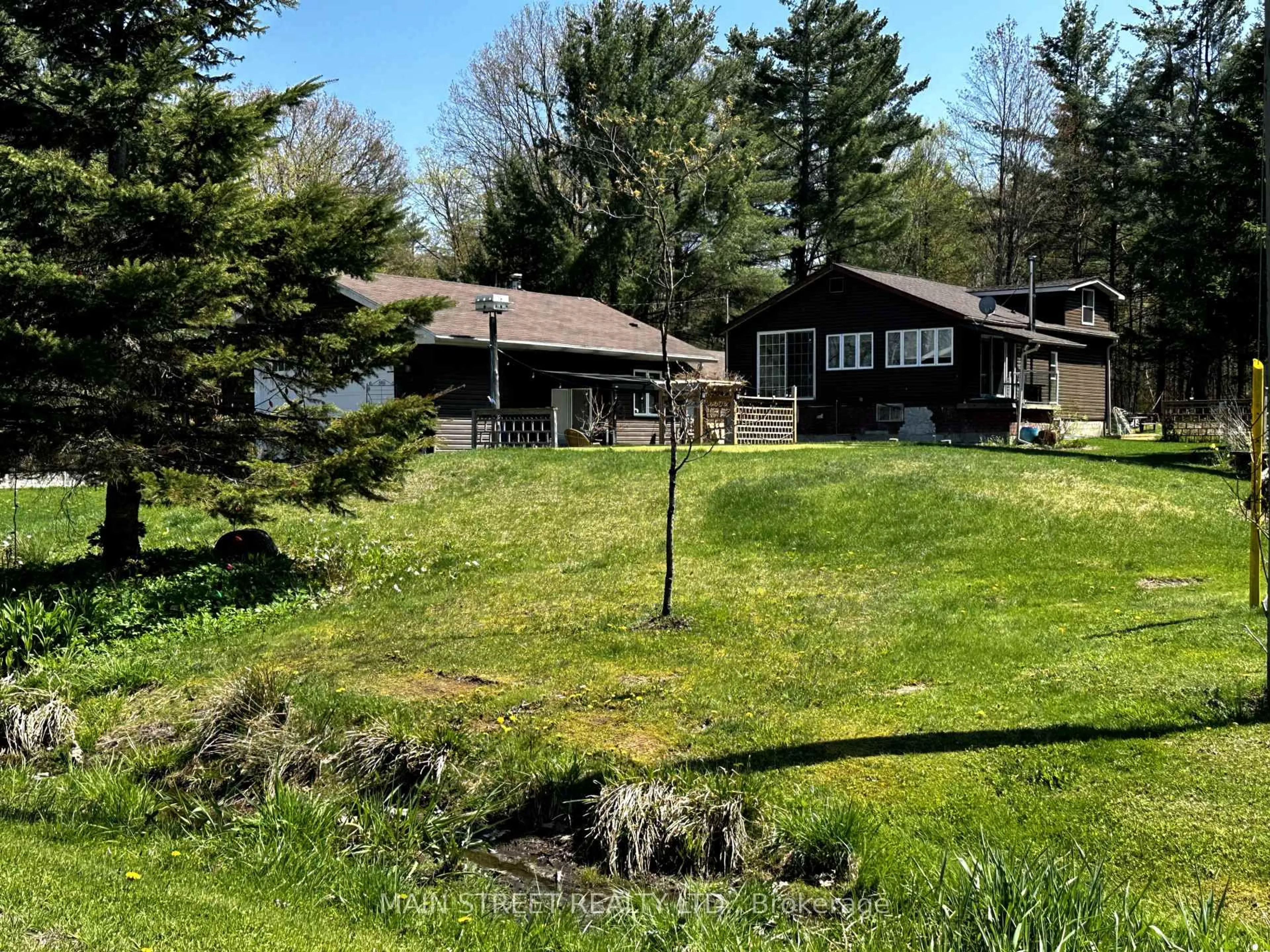 A pic from outside/outdoor area/front of a property/back of a property/a pic from drone, unknown for 1183 South Morrison Lake Rd, Gravenhurst Ontario P0E 1G0