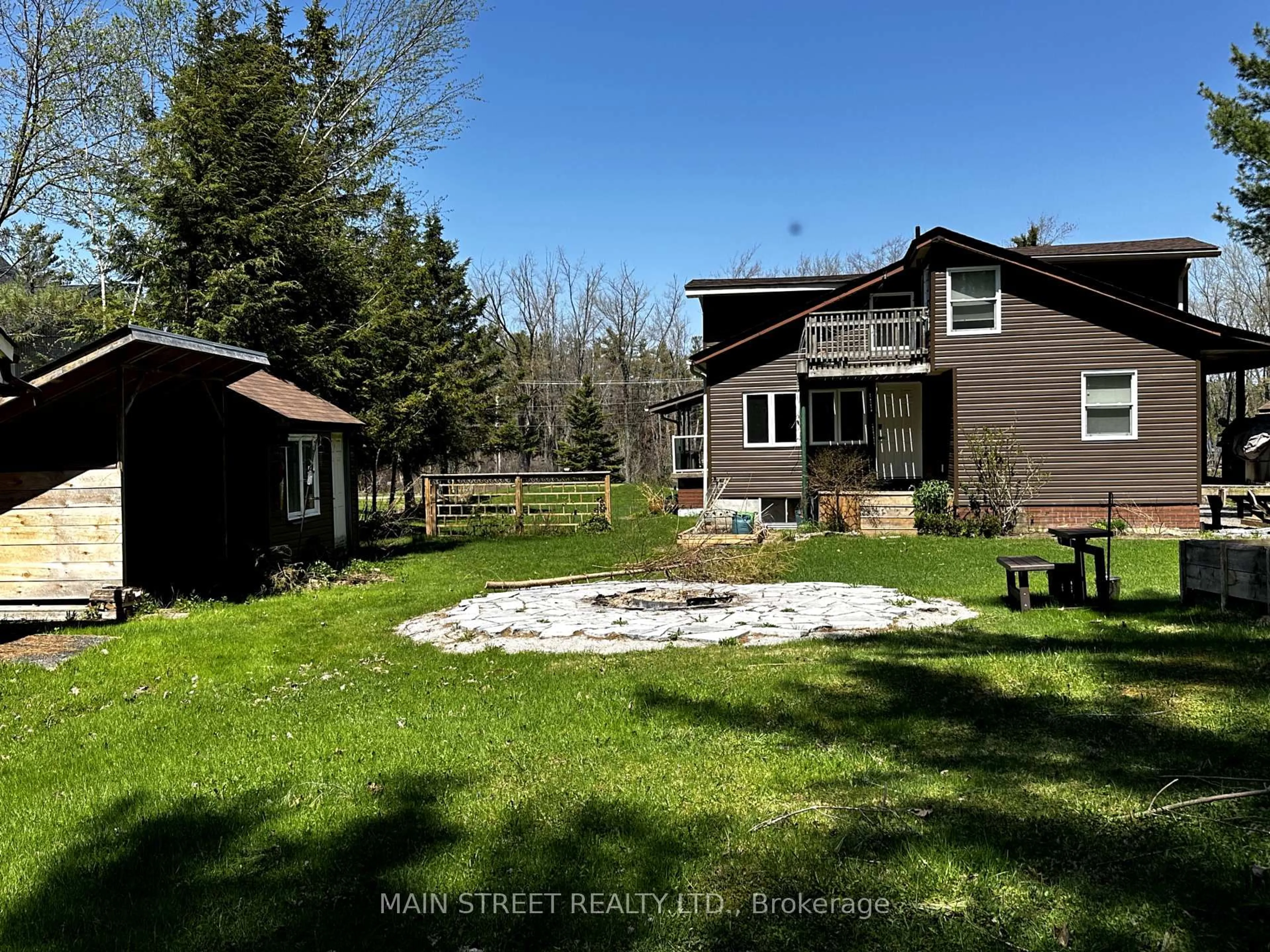 A pic from outside/outdoor area/front of a property/back of a property/a pic from drone, street for 1183 South Morrison Lake Rd, Gravenhurst Ontario P0E 1G0
