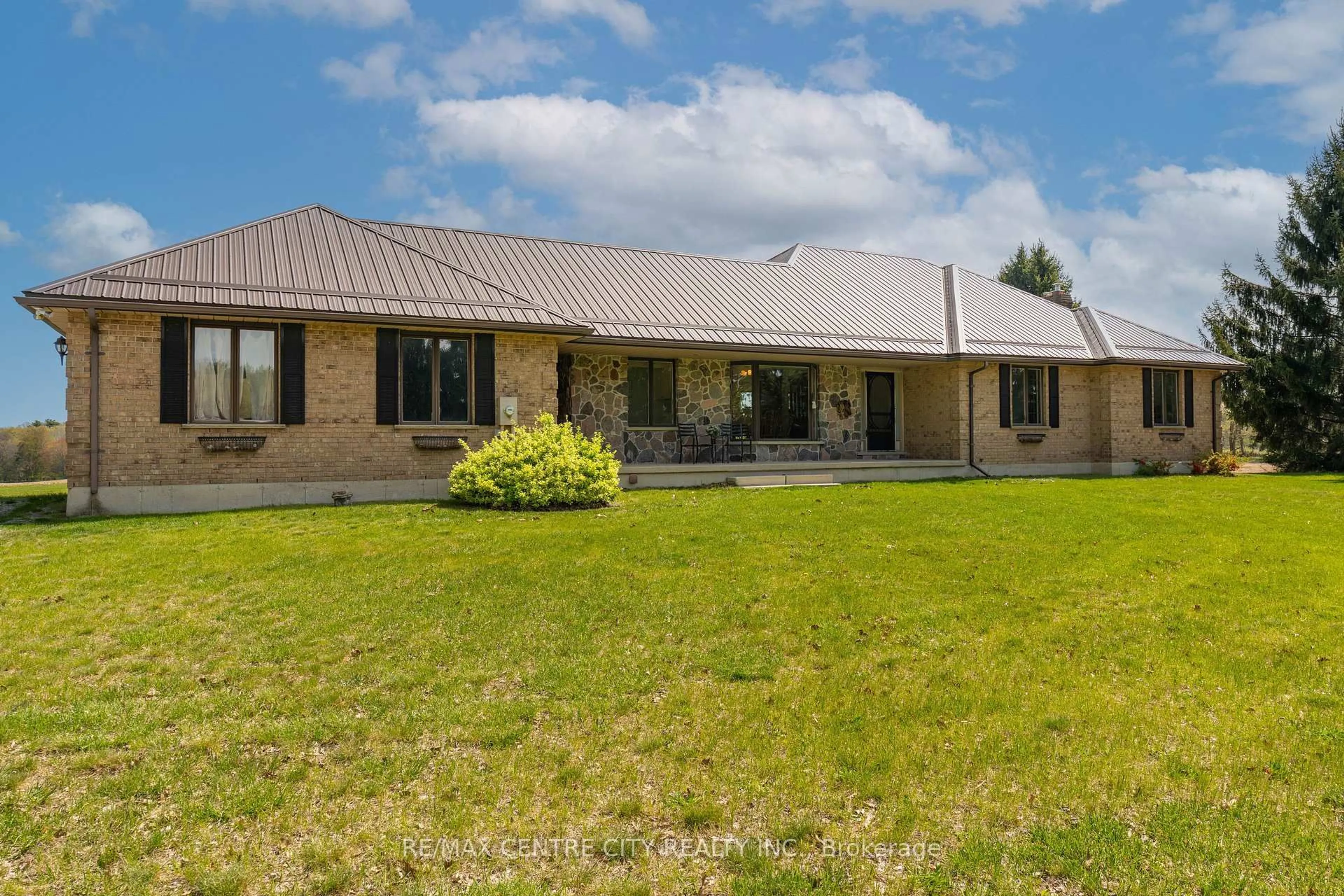 A pic from outside/outdoor area/front of a property/back of a property/a pic from drone, building for 8808 Mitchell Rd, Bayham Ontario N0J 1Y0