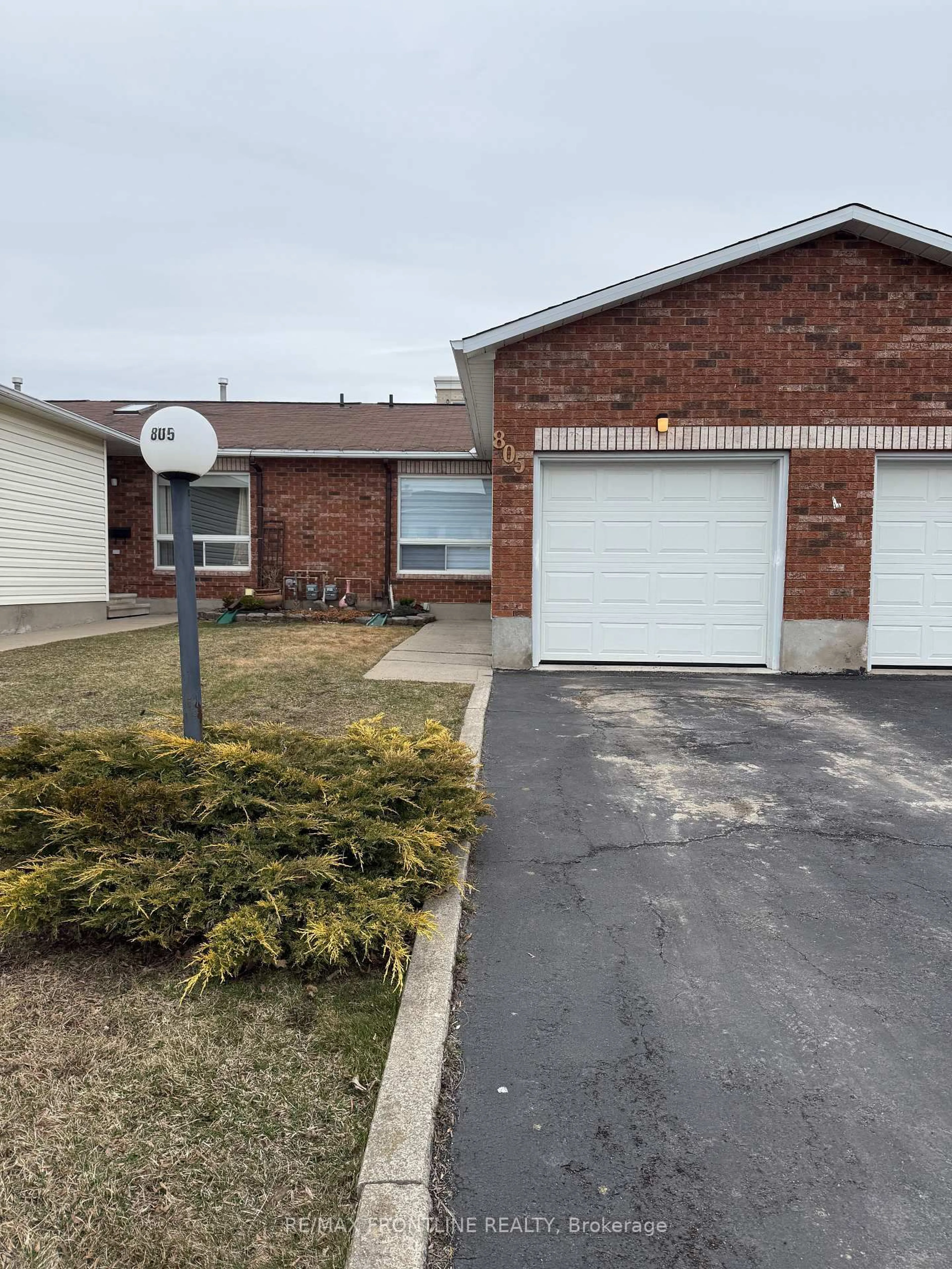 A pic from outside/outdoor area/front of a property/back of a property/a pic from drone, street for 805 Eighth St, Renfrew Ontario K7V 4K9