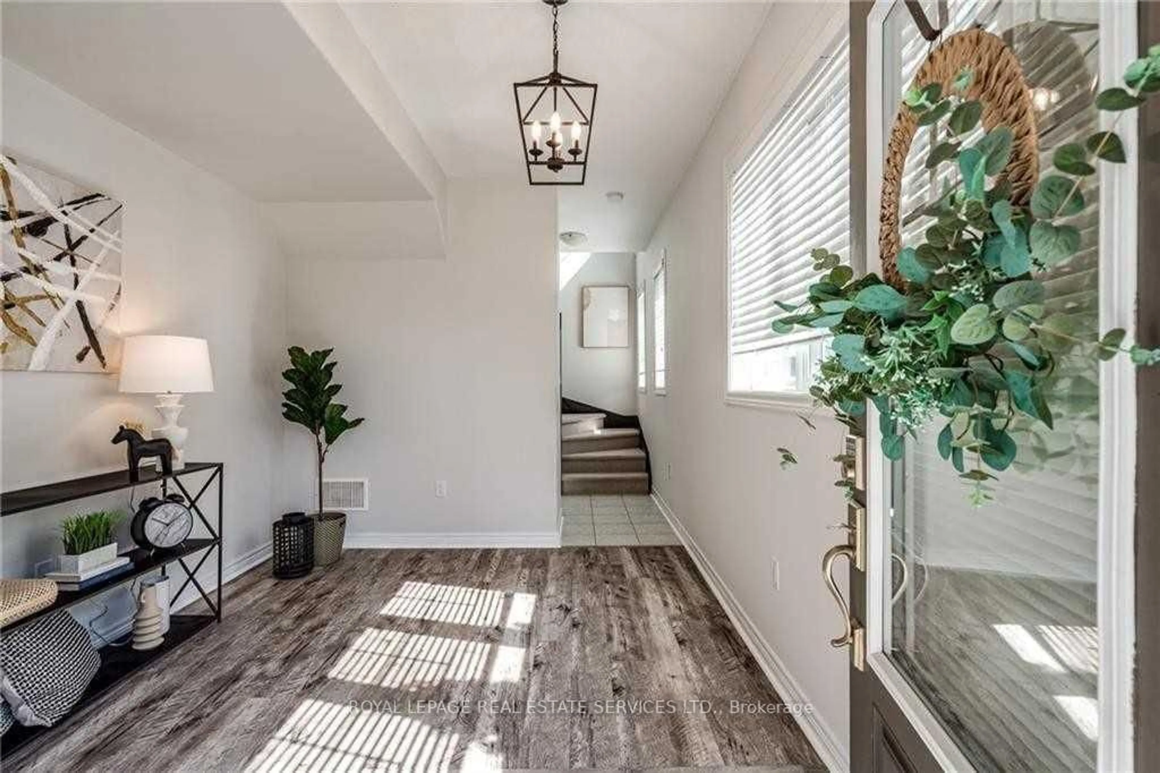 Indoor entryway for 201 Westbank Tr #47, Hamilton Ontario L8J 0H4