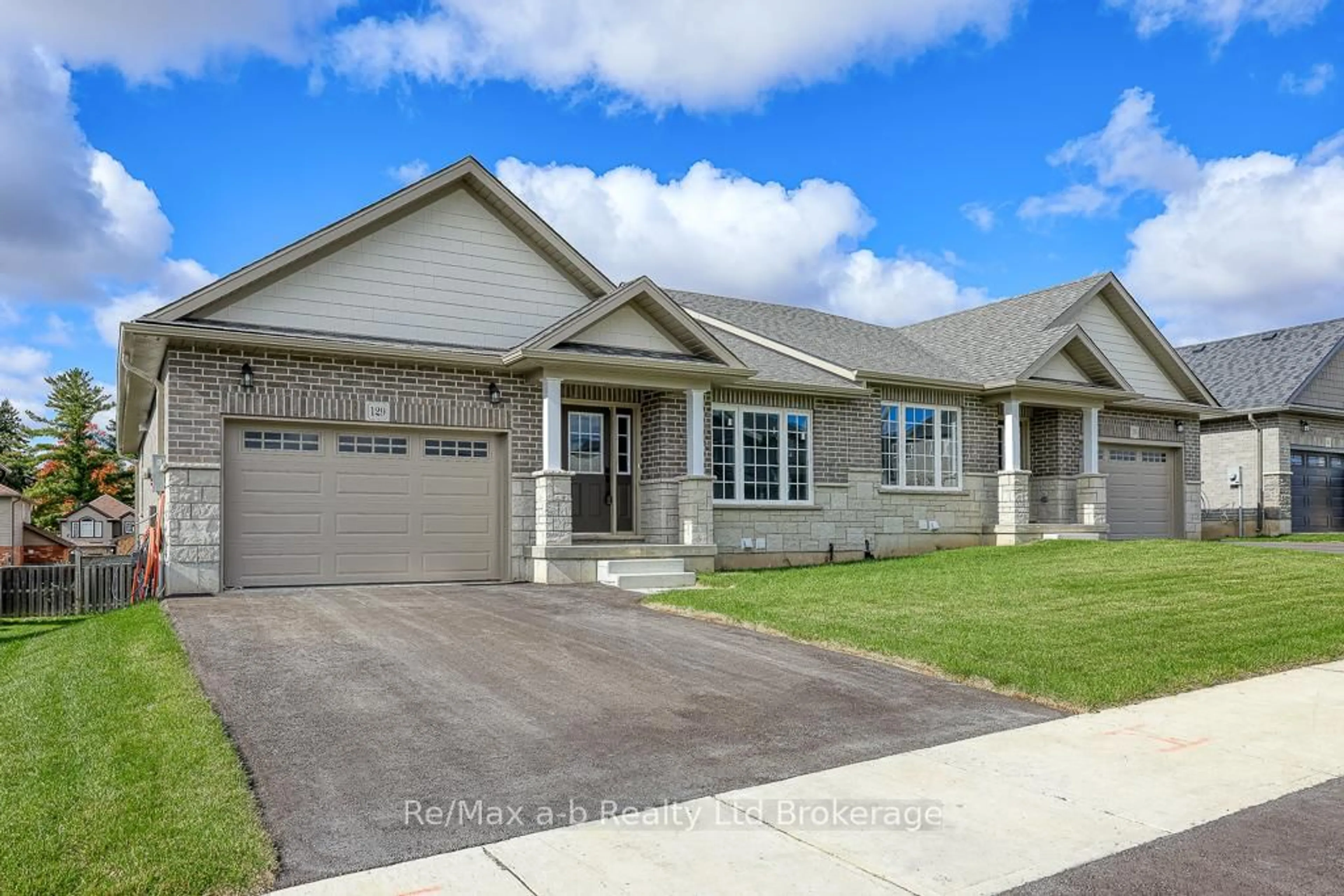 Home with vinyl exterior material, street for 129 Lossing Dr, Norwich Ontario N0J 1P0