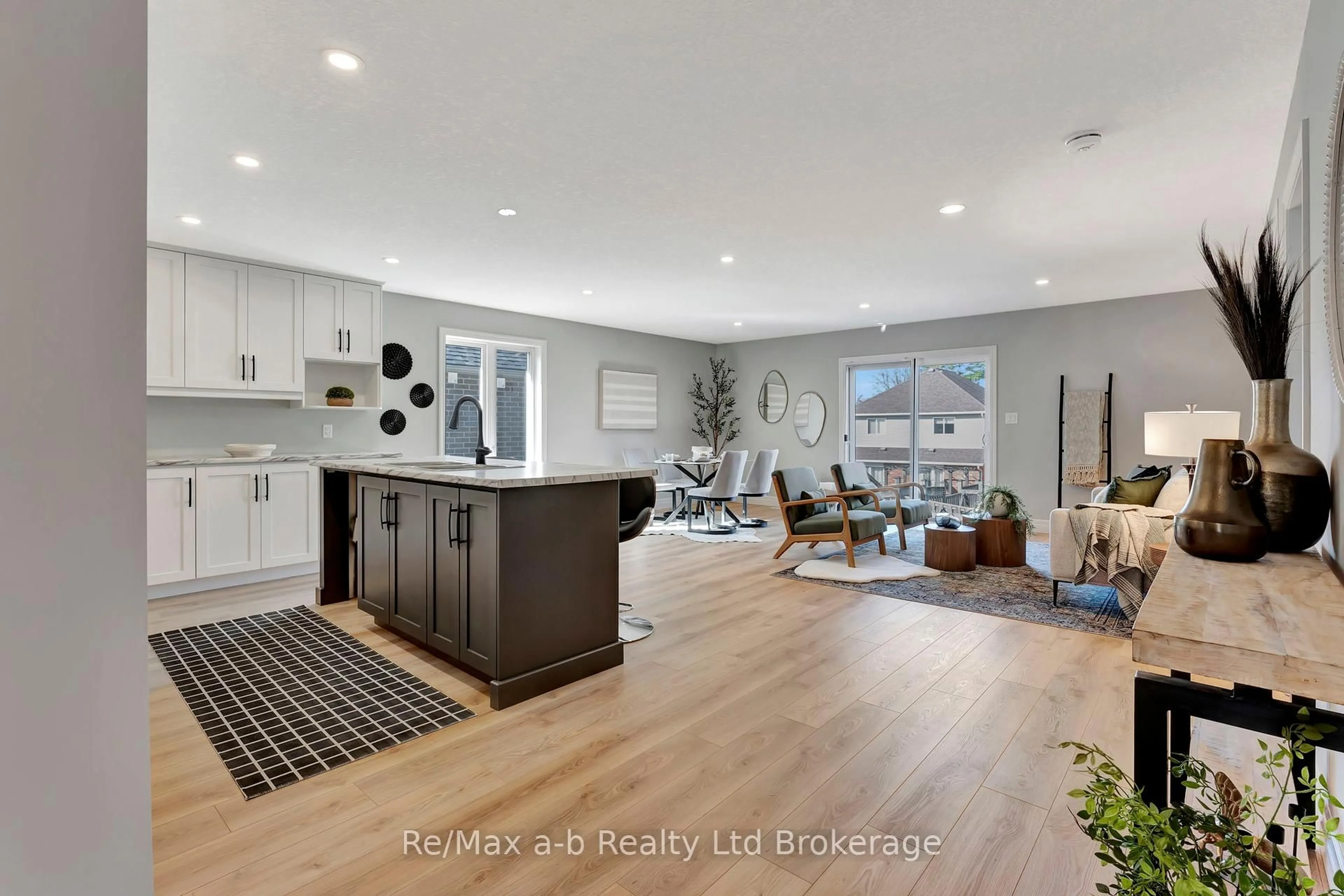 Open concept kitchen, unknown for 129 Lossing Dr, Norwich Ontario N0J 1P0