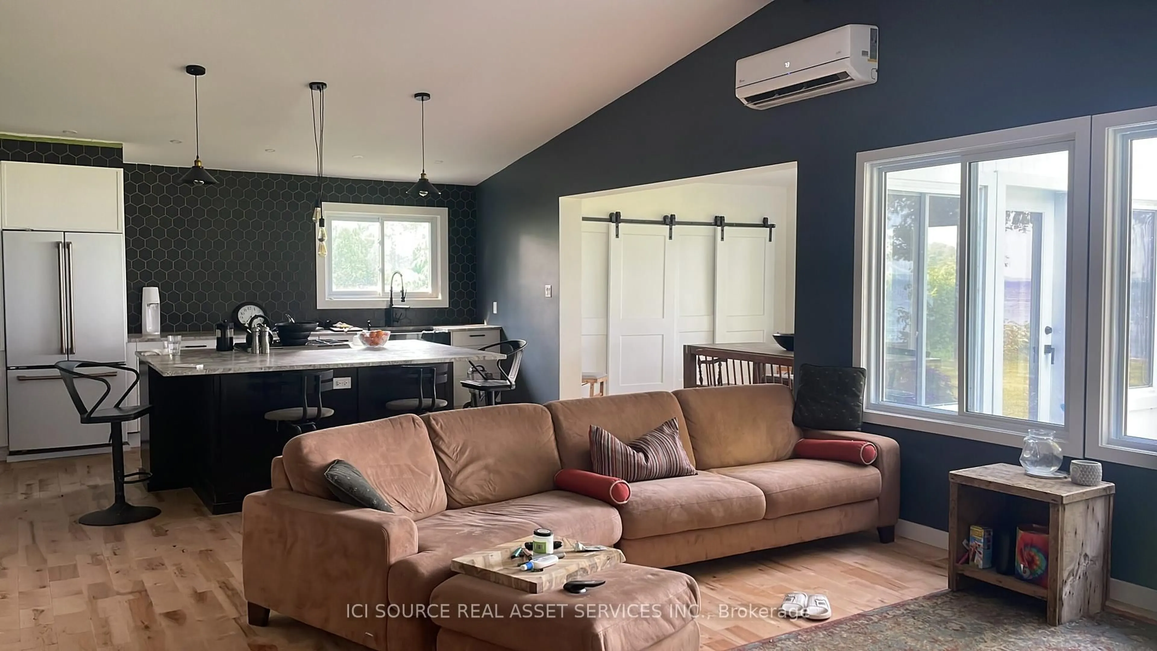 Living room with furniture, unknown for 20586 Old Montreal Rd, South Glengarry Ontario K0C 2C0