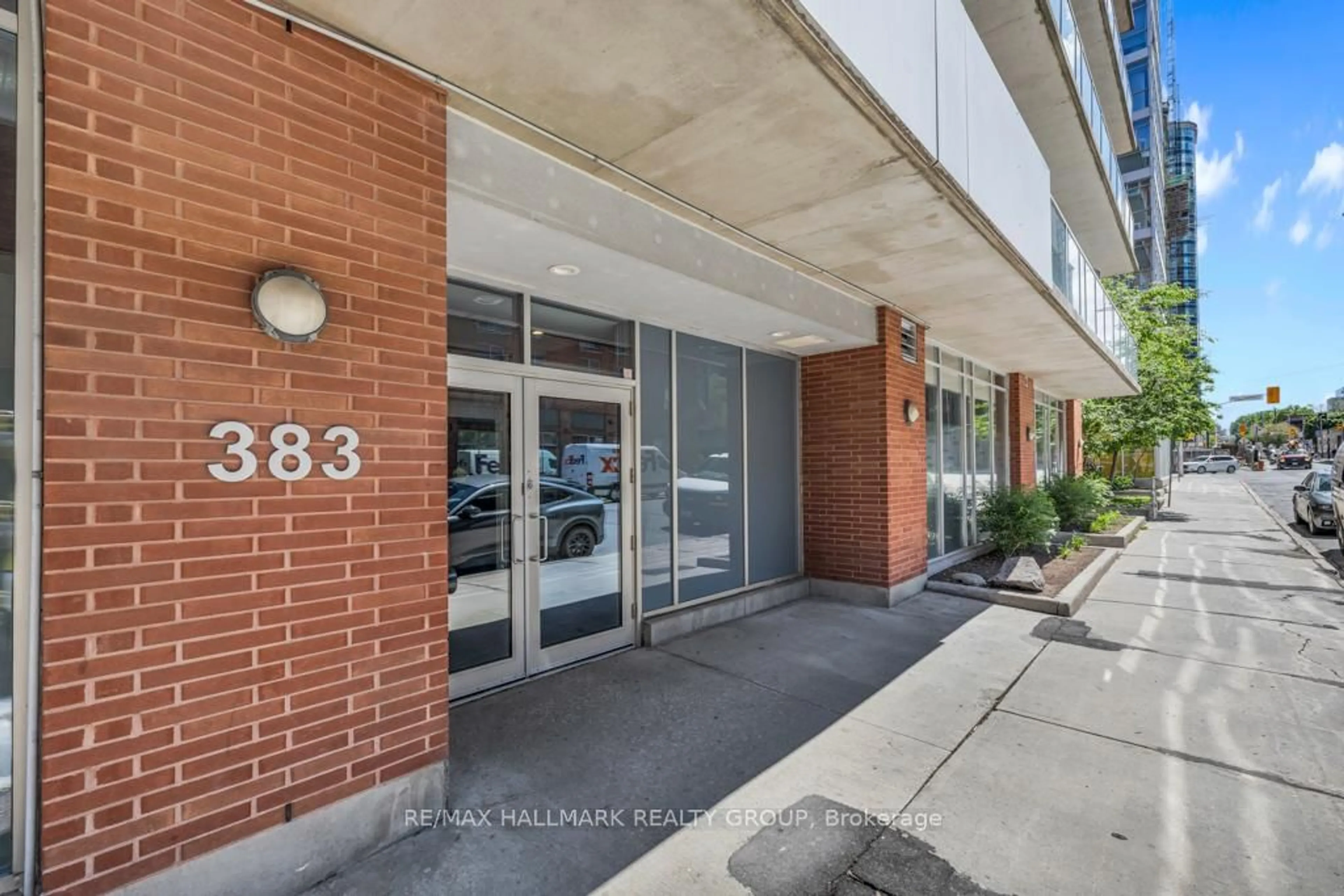 Indoor foyer for 383 CUMBERLAND St #610, Ottawa Ontario K1N 1J7