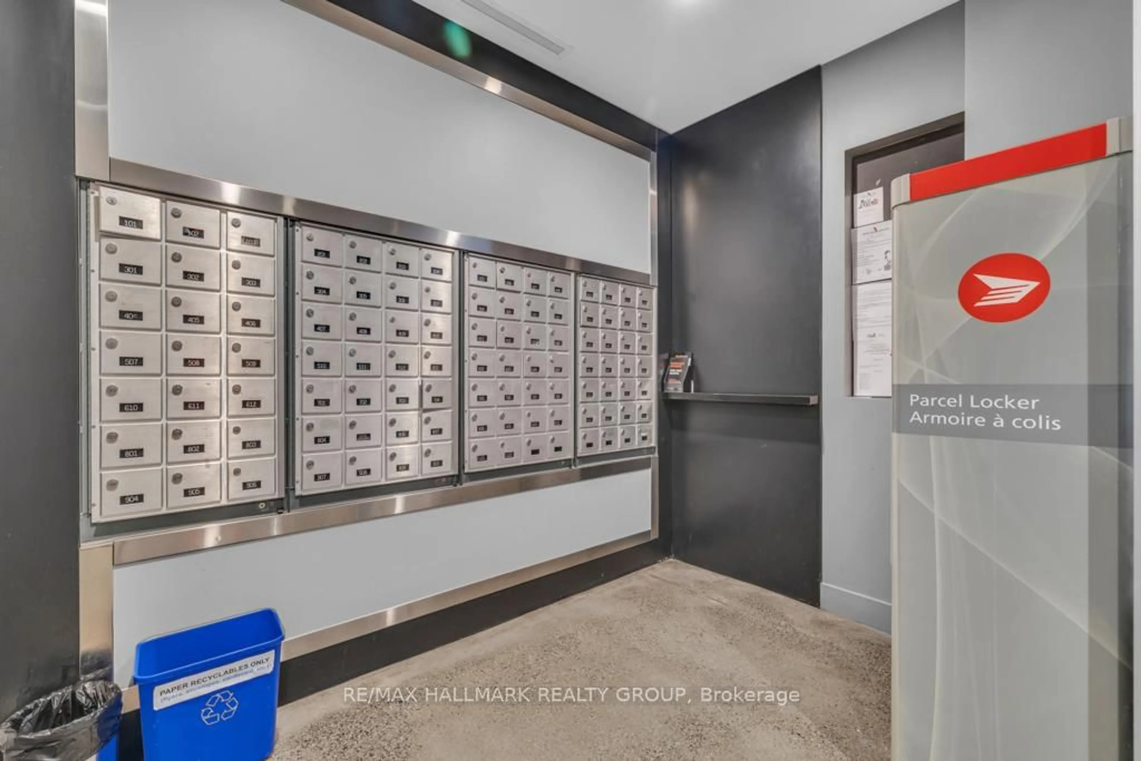 Indoor foyer for 383 CUMBERLAND St #610, Ottawa Ontario K1N 1J7