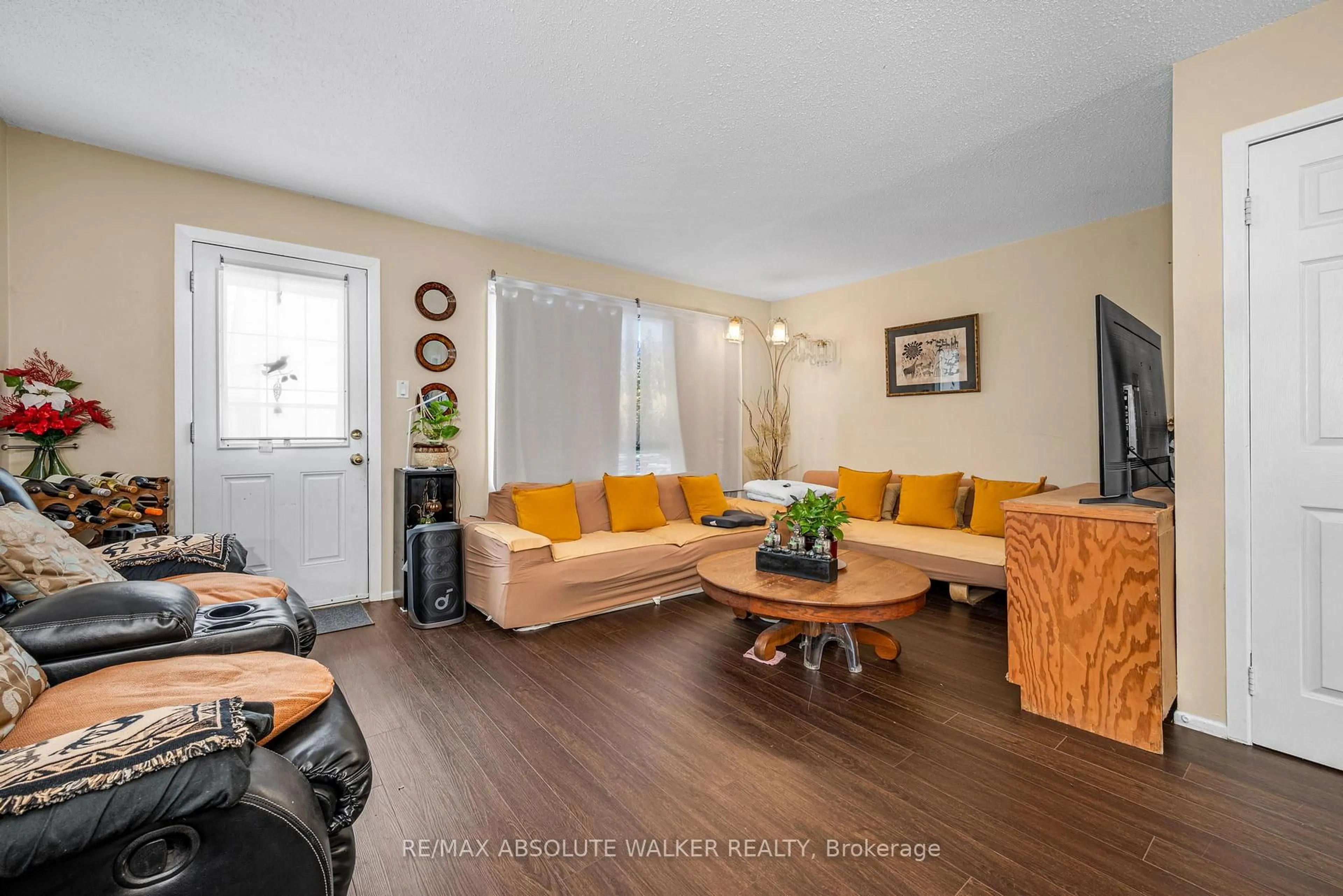 Living room with furniture, wood/laminate floor for 25A Sonnet Cres, Ottawa Ontario K2H 8W8