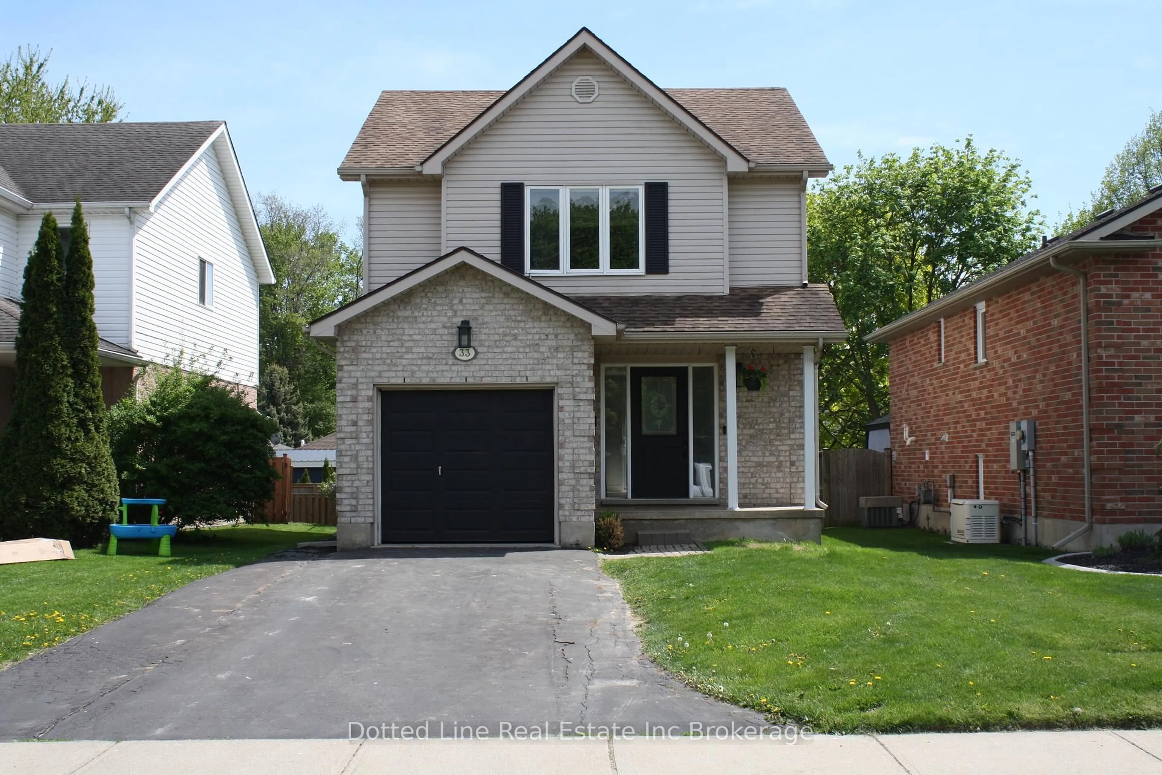 Home with brick exterior material, street for 33 Trillium Dr, Tillsonburg Ontario N4G 5S6