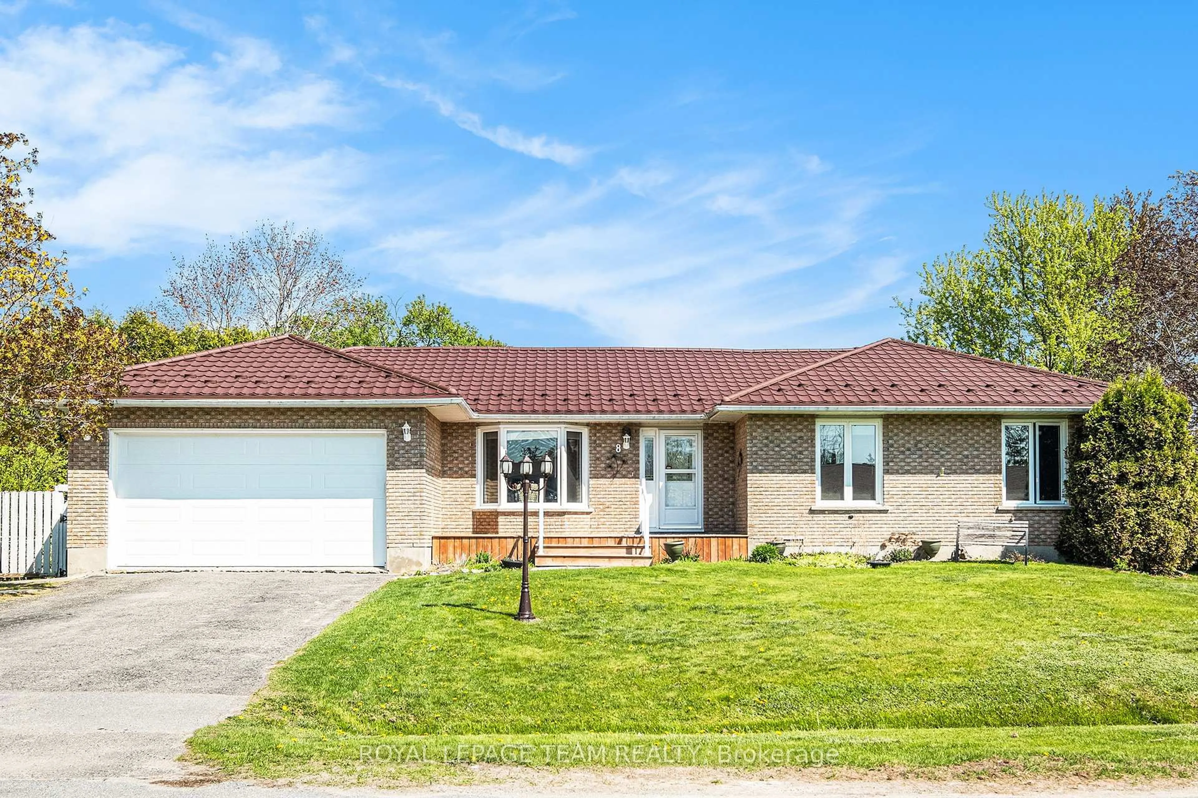 Home with vinyl exterior material, street for 8 Vista Cres, North Grenville Ontario K0G 1J0