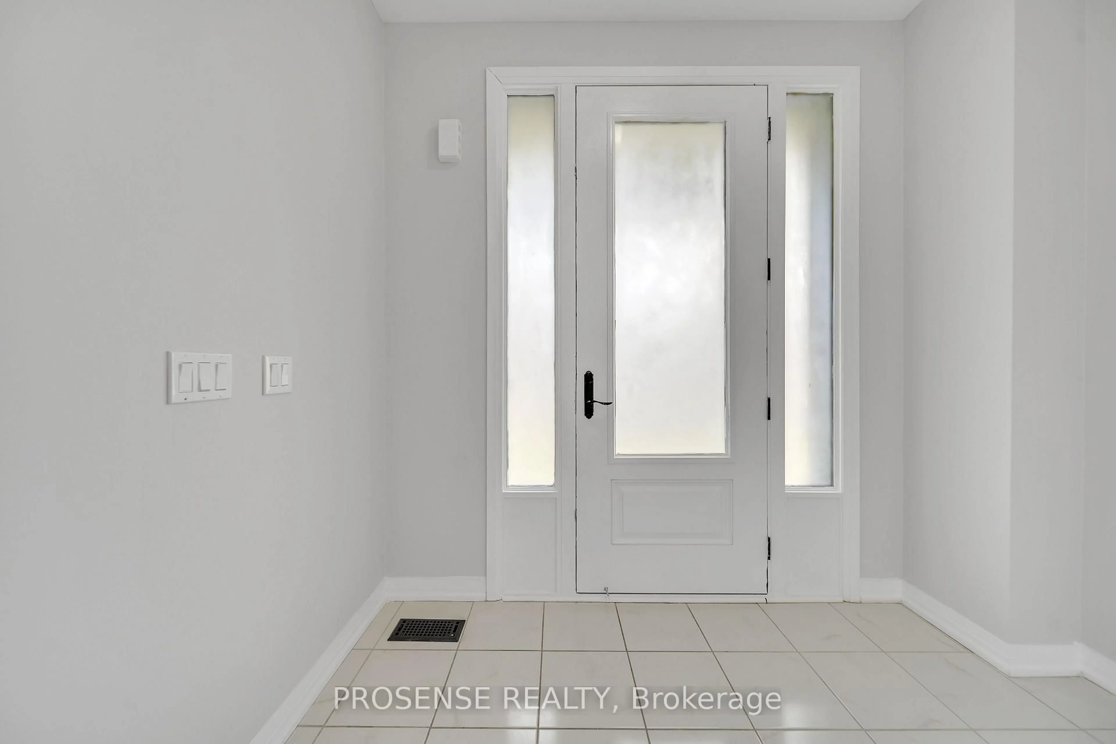 Indoor entryway for 1130 Edinburgh Dr, Woodstock Ontario N4T 0M3