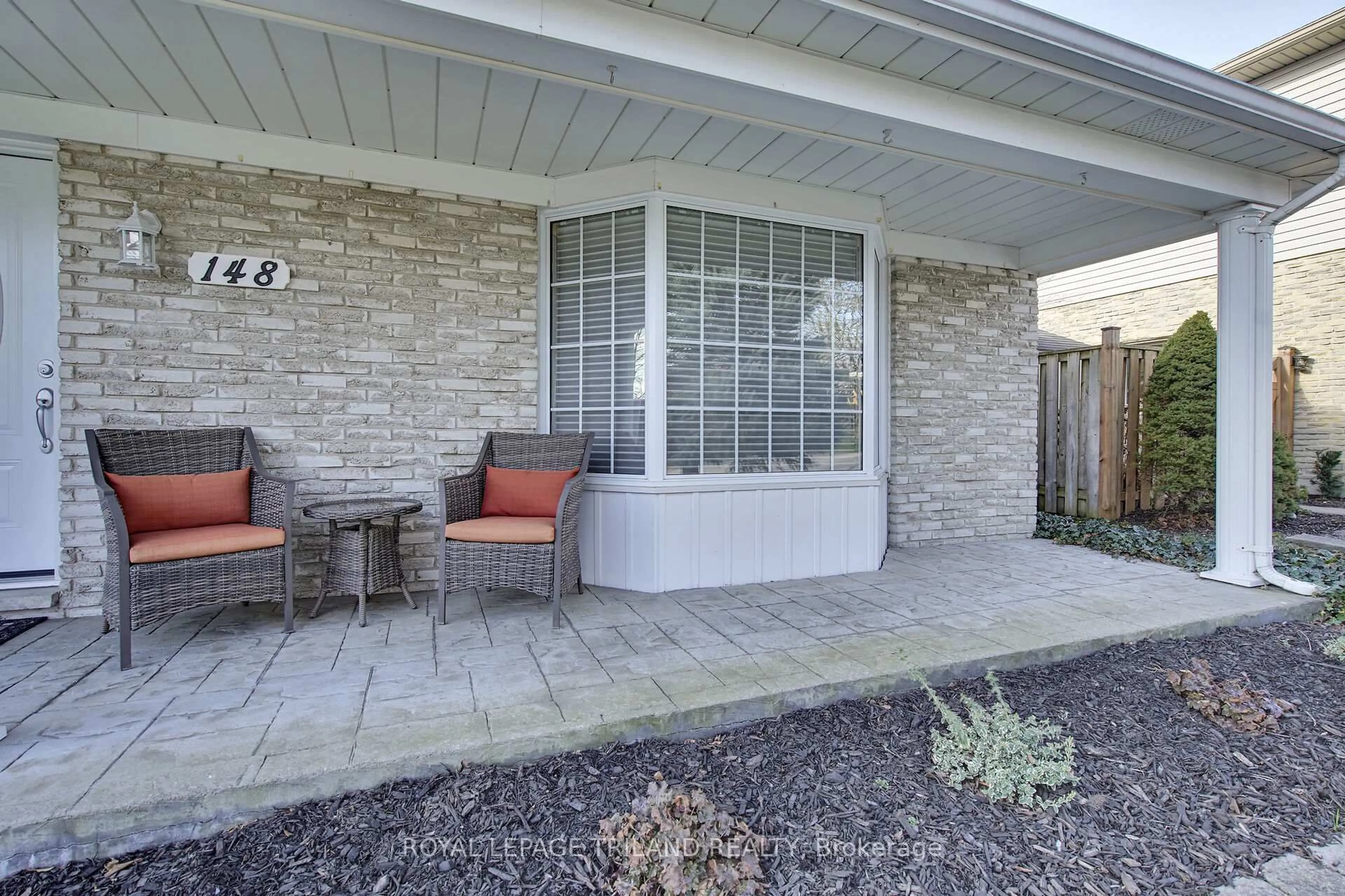 Patio, street for 148 Springfield Cres, London South Ontario N6K 2T6