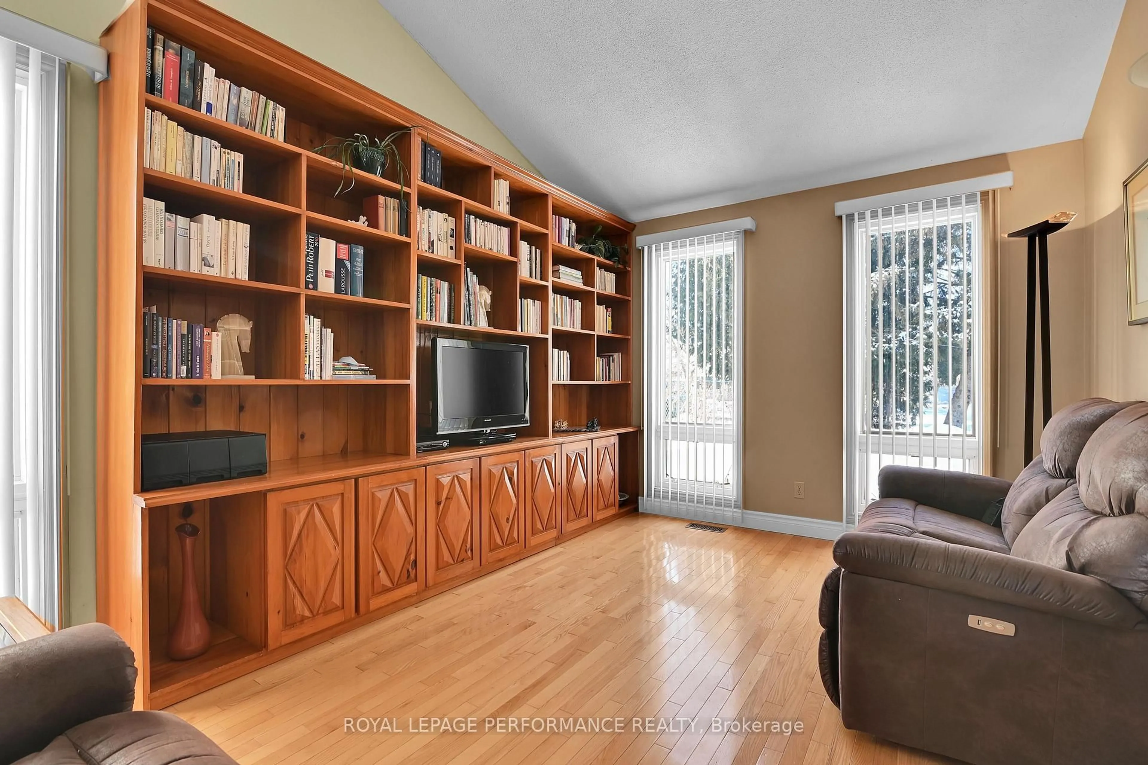 Living room with furniture, wood/laminate floor for 996 Laporte St, Gloucester Ontario K1J 7B4