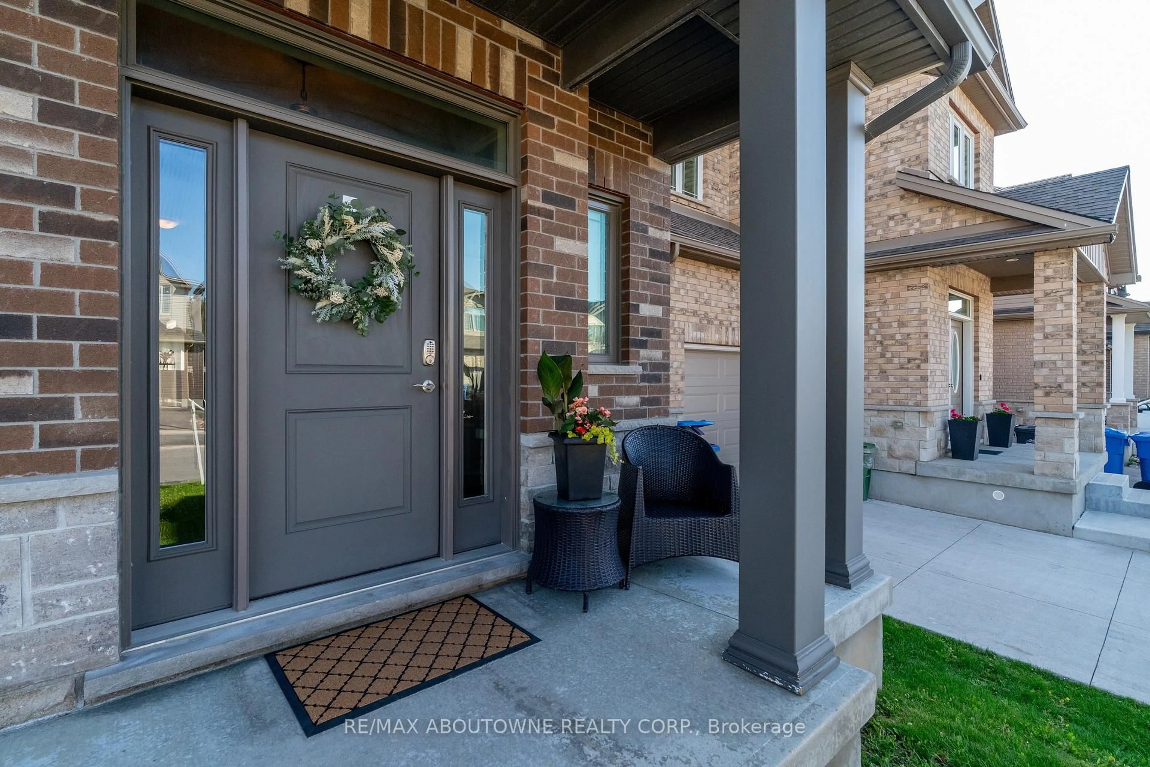 Indoor entryway for 175 Dallan Dr, Guelph Ontario N1L 0N4