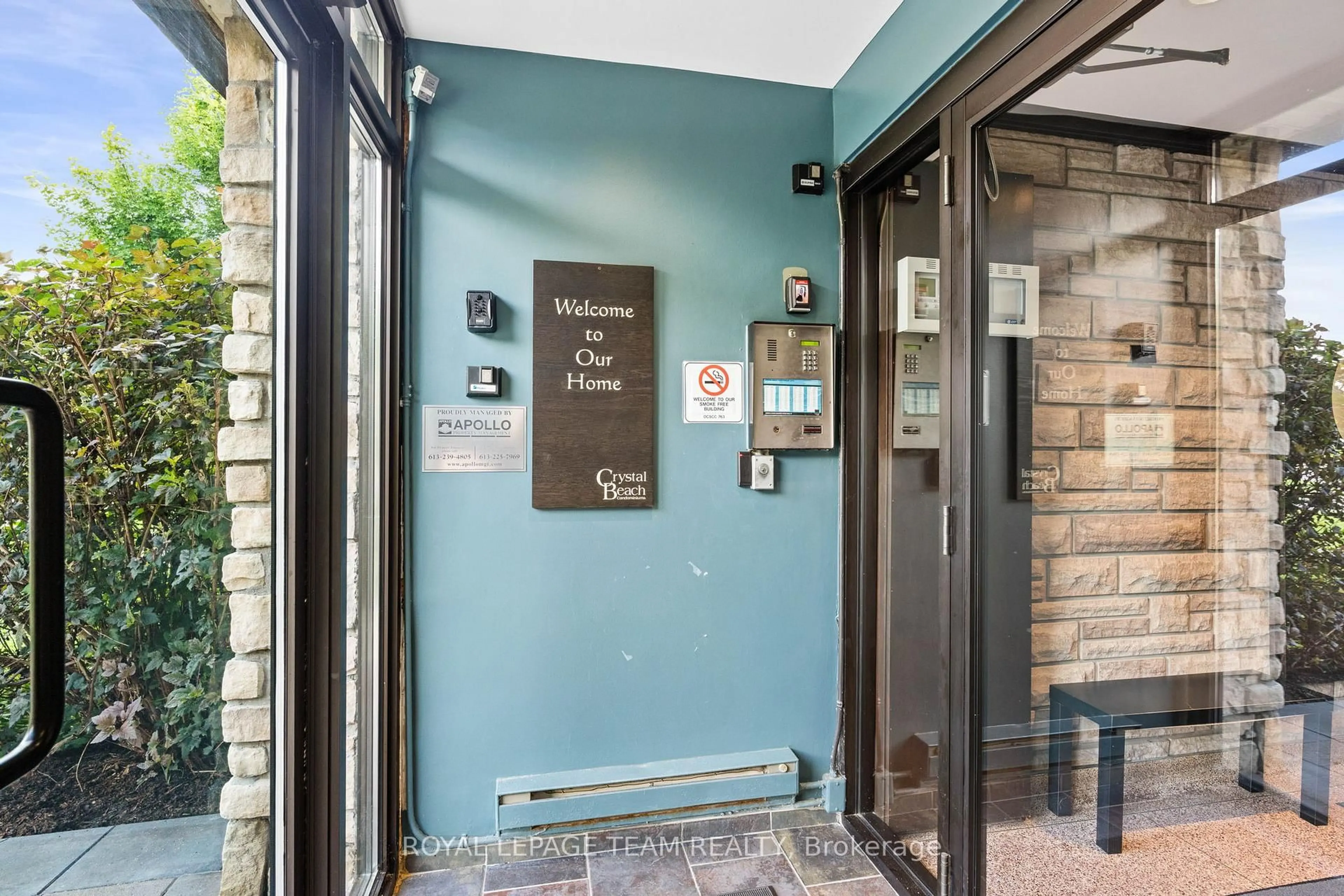 Indoor foyer for 12 Corkstown Rd #109, Ottawa Ontario K2H 5B3