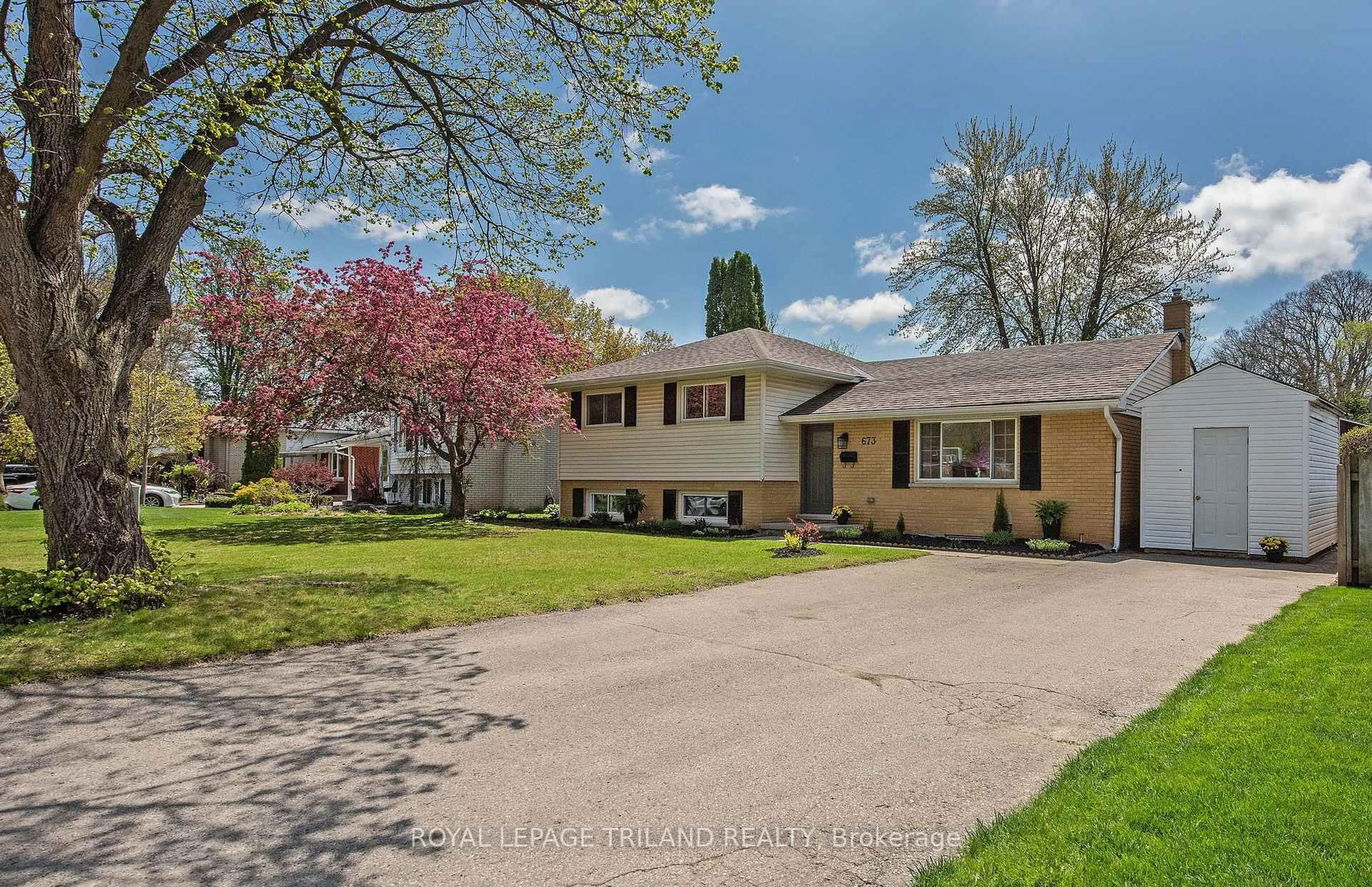Unknown for 673 Algoma Ave, London North Ontario N5X 1W4