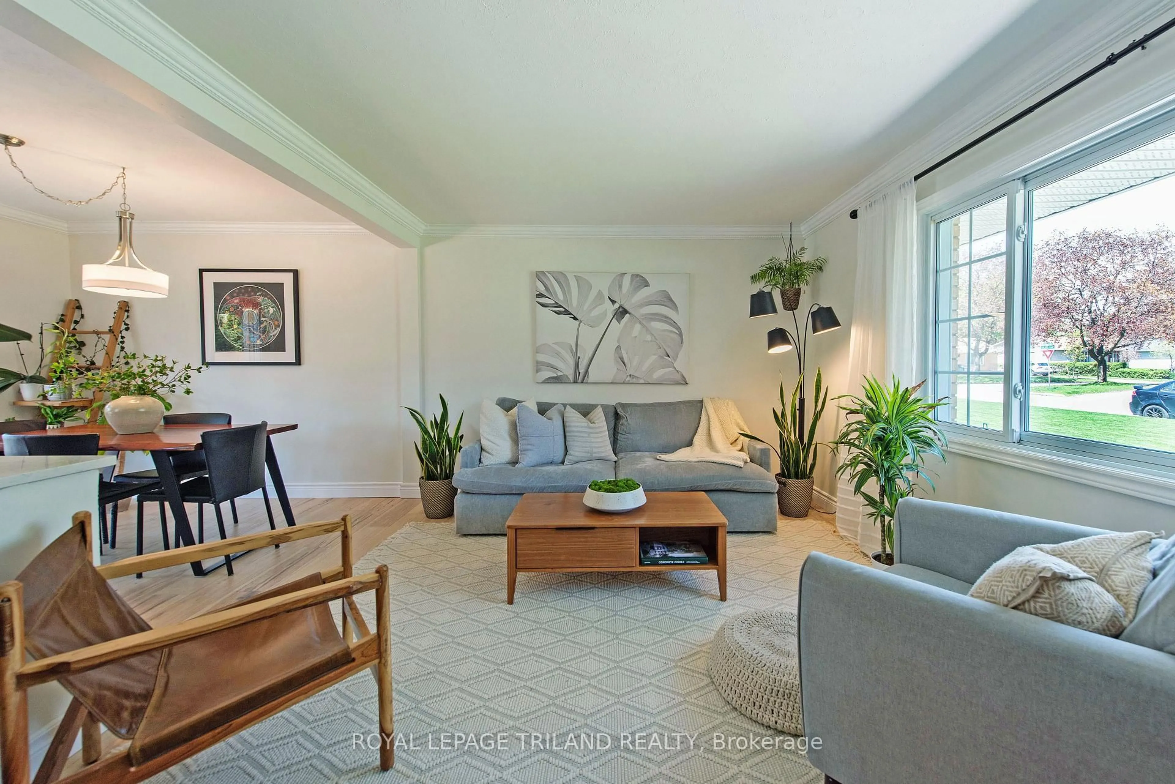 Living room with furniture, unknown for 673 Algoma Ave, London North Ontario N5X 1W4