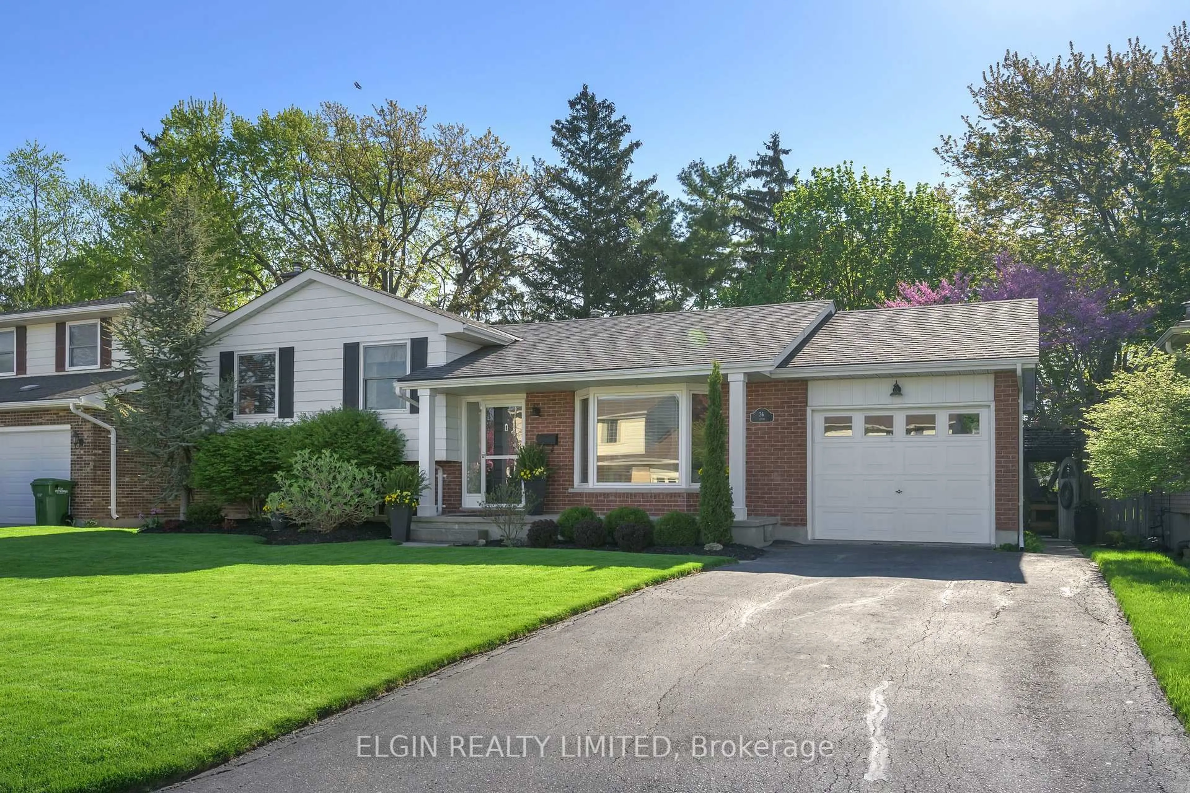 Home with vinyl exterior material, street for 36 LUTON Cres, St. Thomas Ontario N5R 5K1