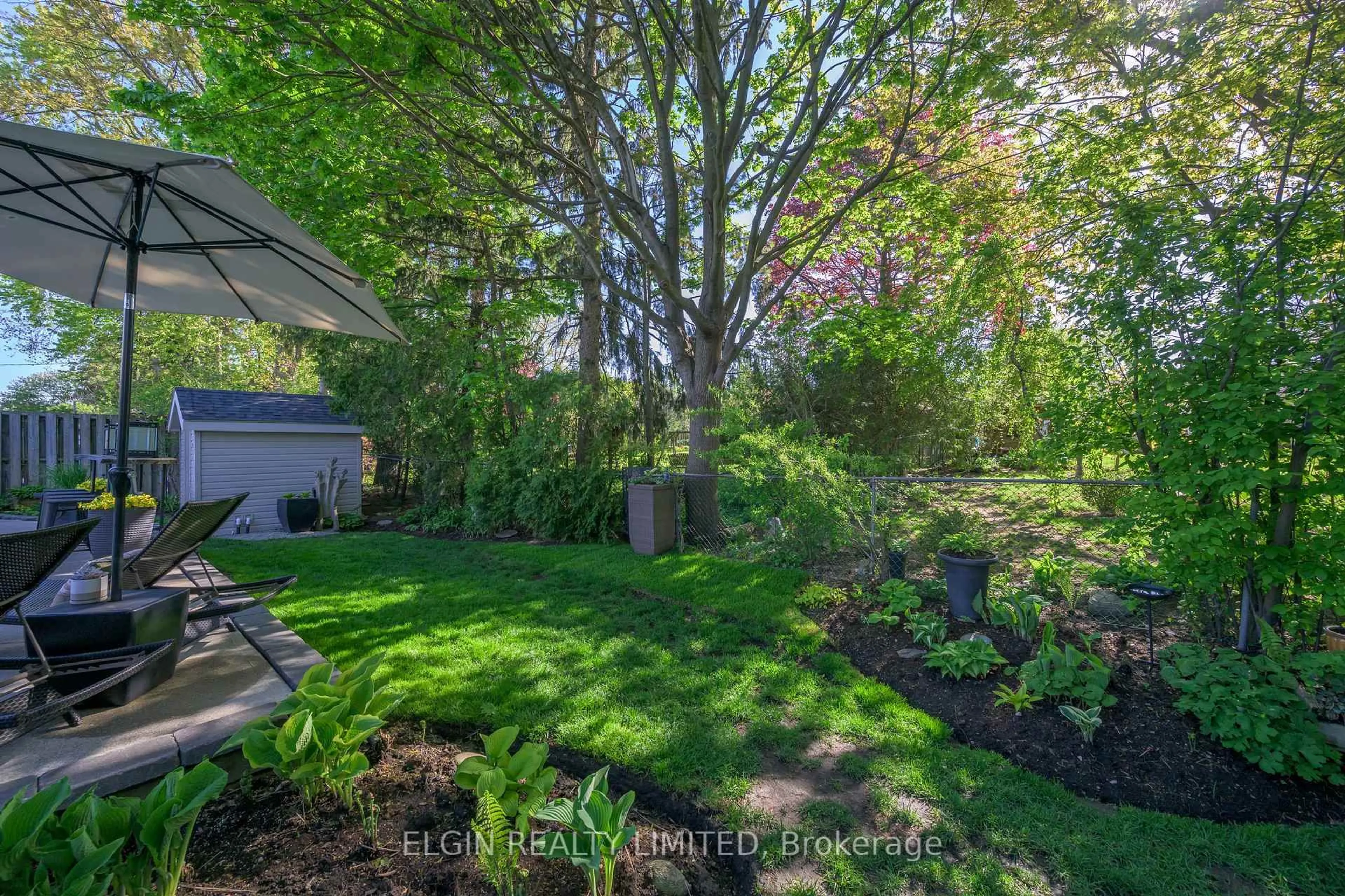 A pic from outside/outdoor area/front of a property/back of a property/a pic from drone, forest/trees view for 36 LUTON Cres, St. Thomas Ontario N5R 5K1