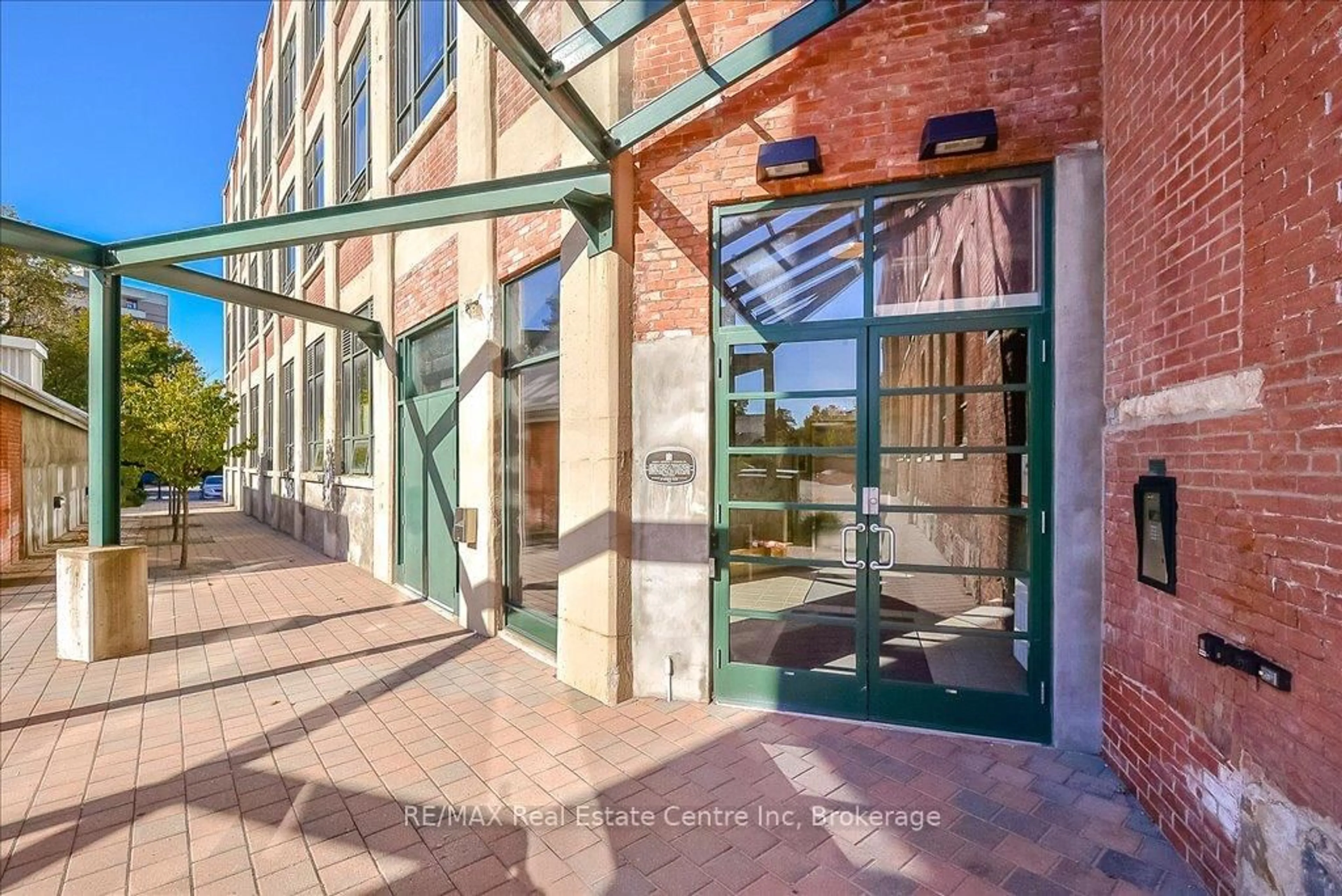 Indoor foyer for 26 Ontario St #308, Guelph Ontario N1E 7K1