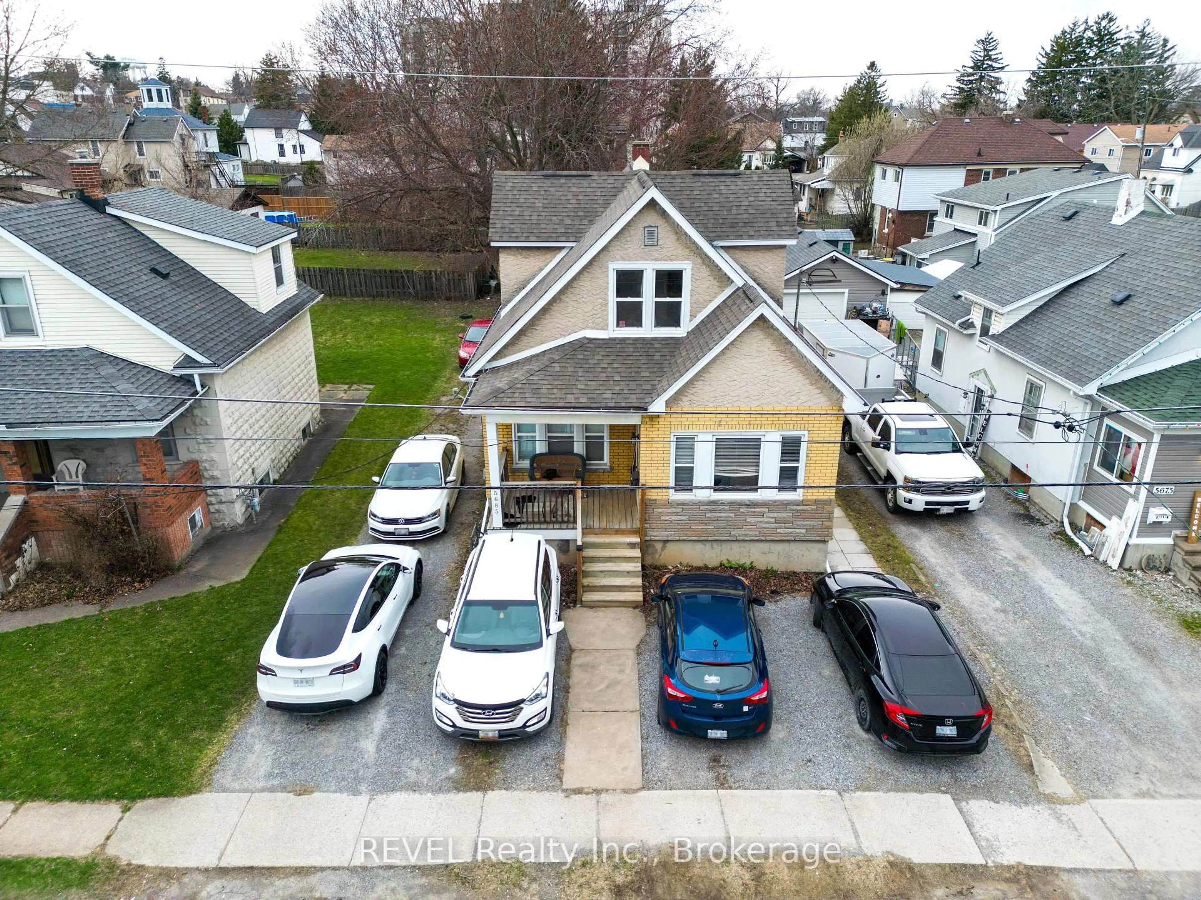 A pic from outside/outdoor area/front of a property/back of a property/a pic from drone, street for 5685 Temperance Ave, Niagara Falls Ontario L2G 4A6