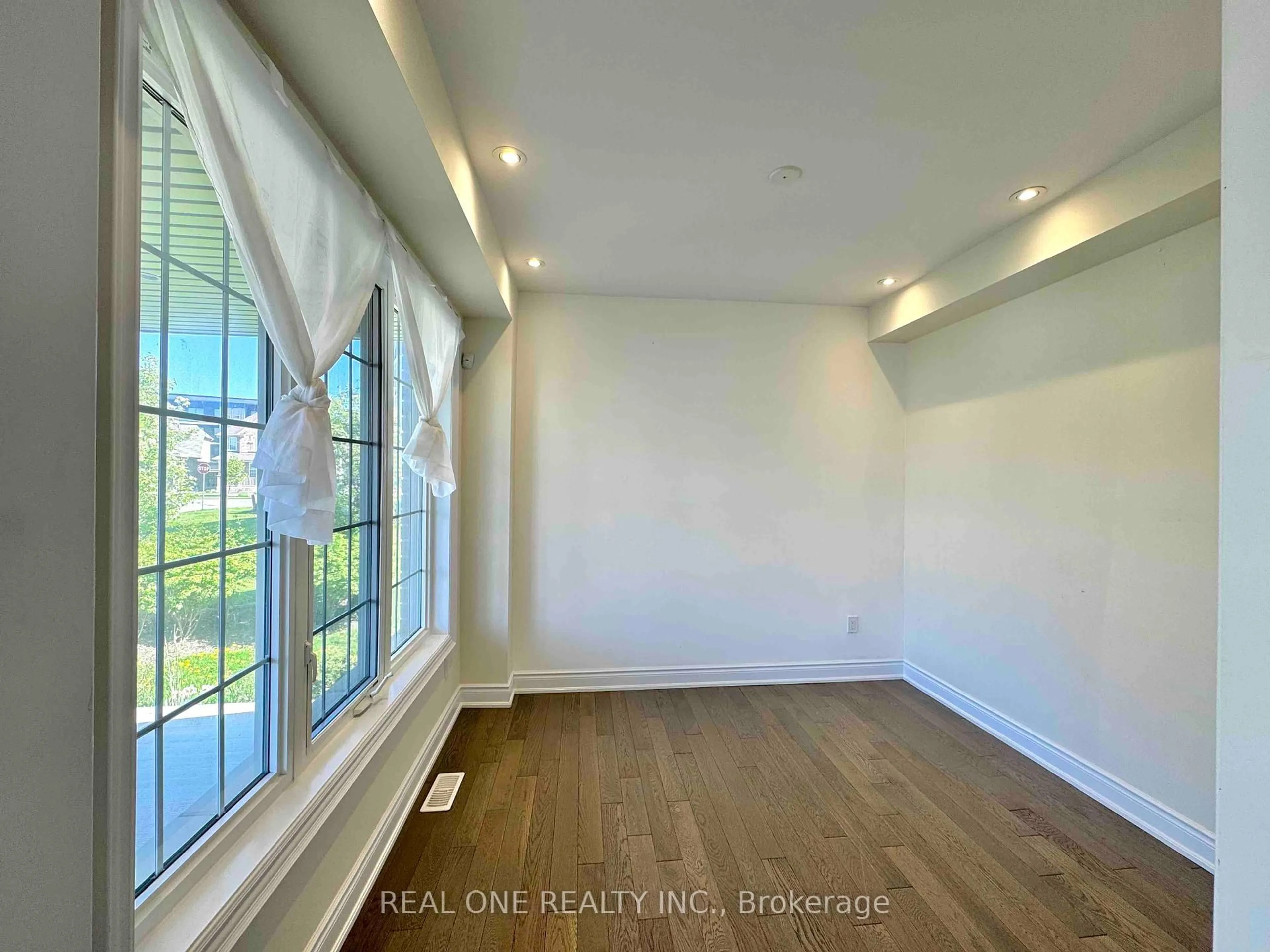 A pic of a room for 7570 Goldenrod Tr, Niagara Falls Ontario L2H 0K5