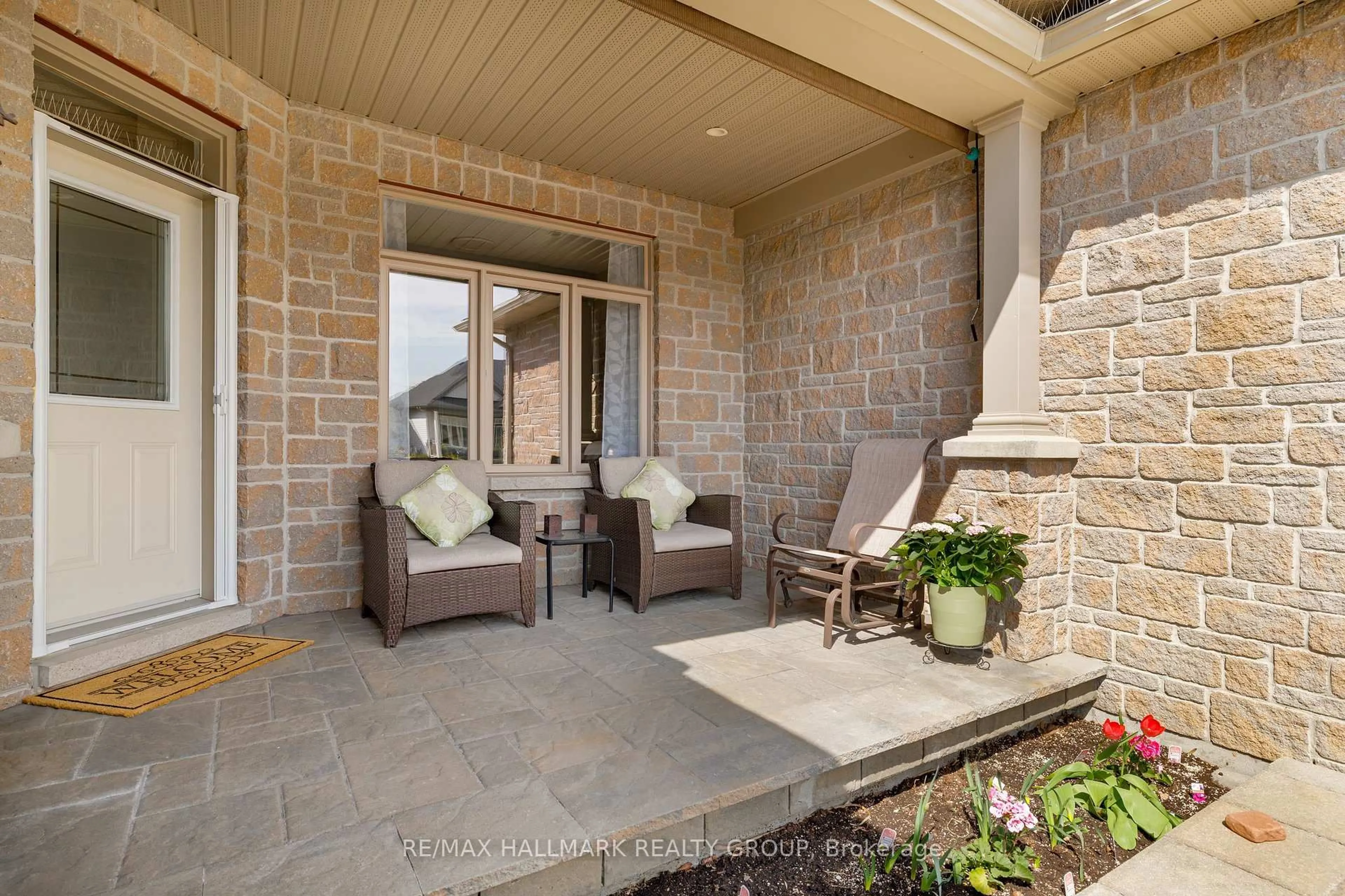 Patio, street for 251 Royal Landing Gate, North Grenville Ontario K0G 1J0