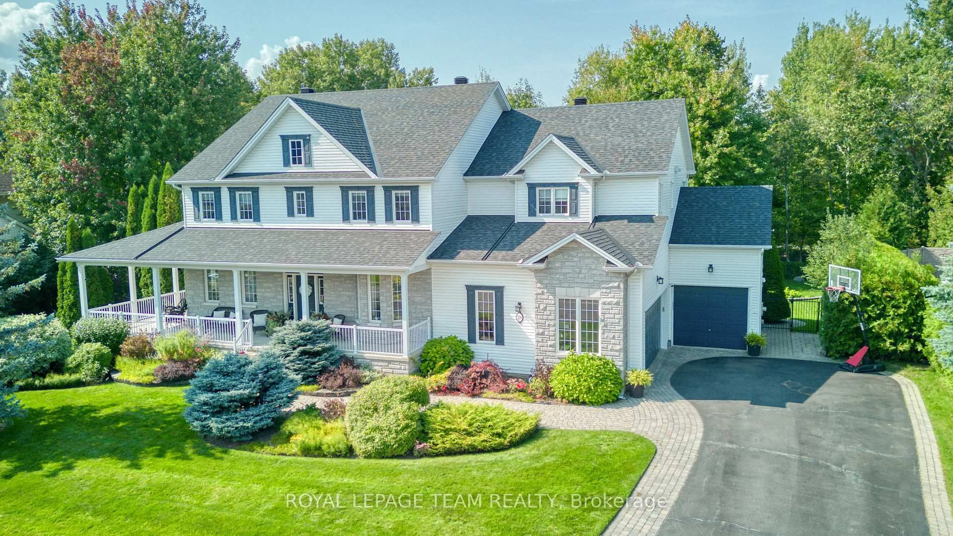 A pic from outside/outdoor area/front of a property/back of a property/a pic from drone, street for 28 Cypress Gdns, Ottawa Ontario K2S 1N7