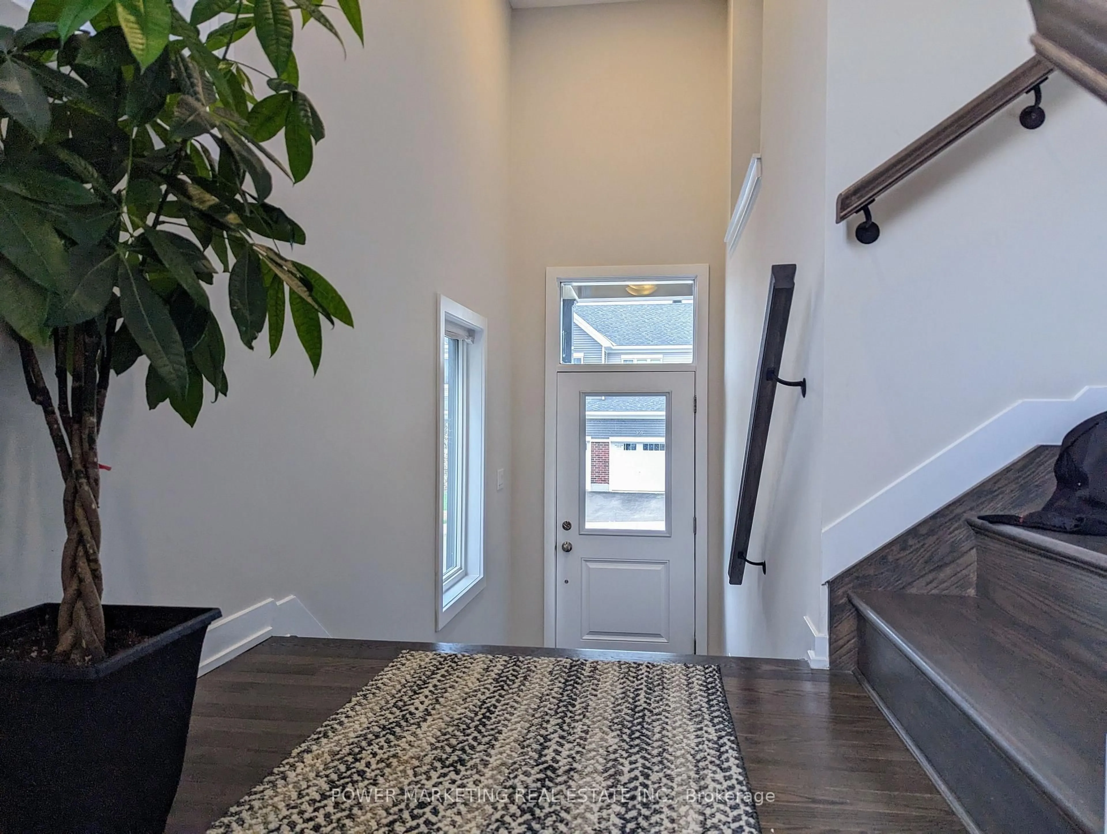 Indoor entryway for 346 Falsetto St, Ottawa Ontario K1W 0S6