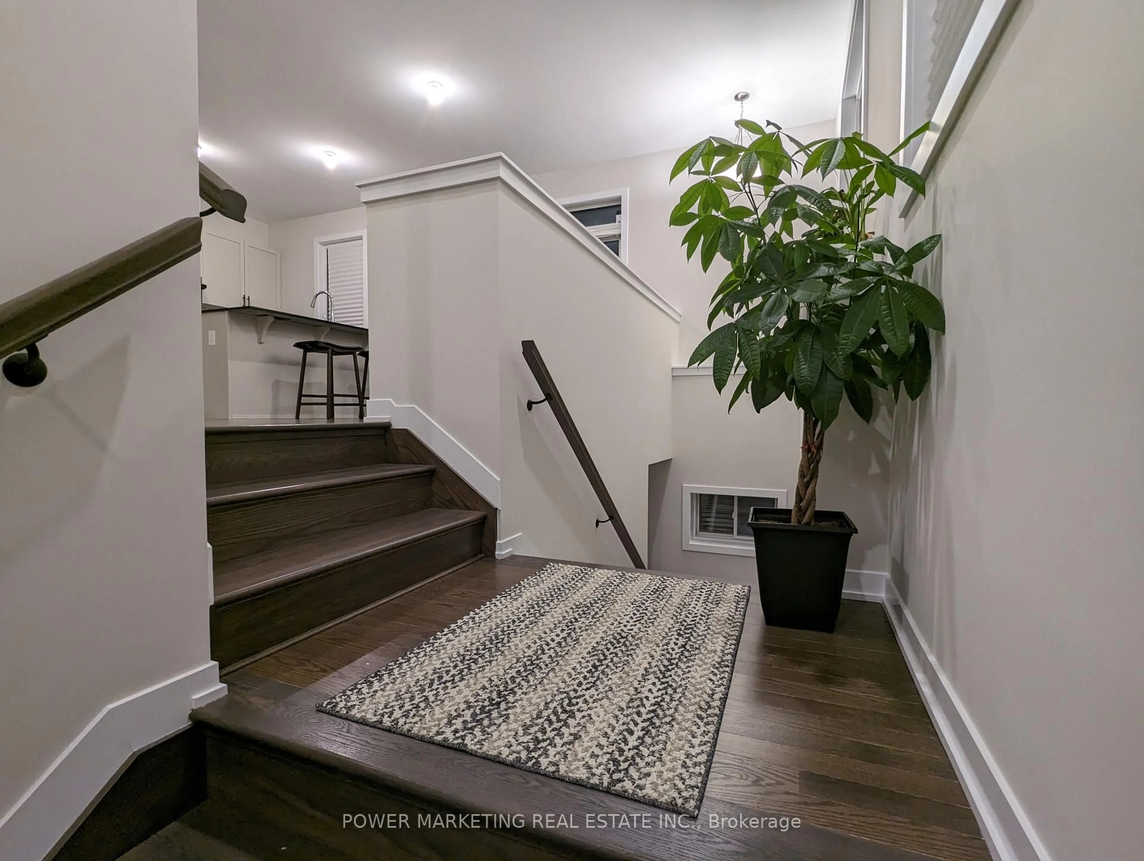 Indoor entryway for 346 Falsetto St, Ottawa Ontario K1W 0S6
