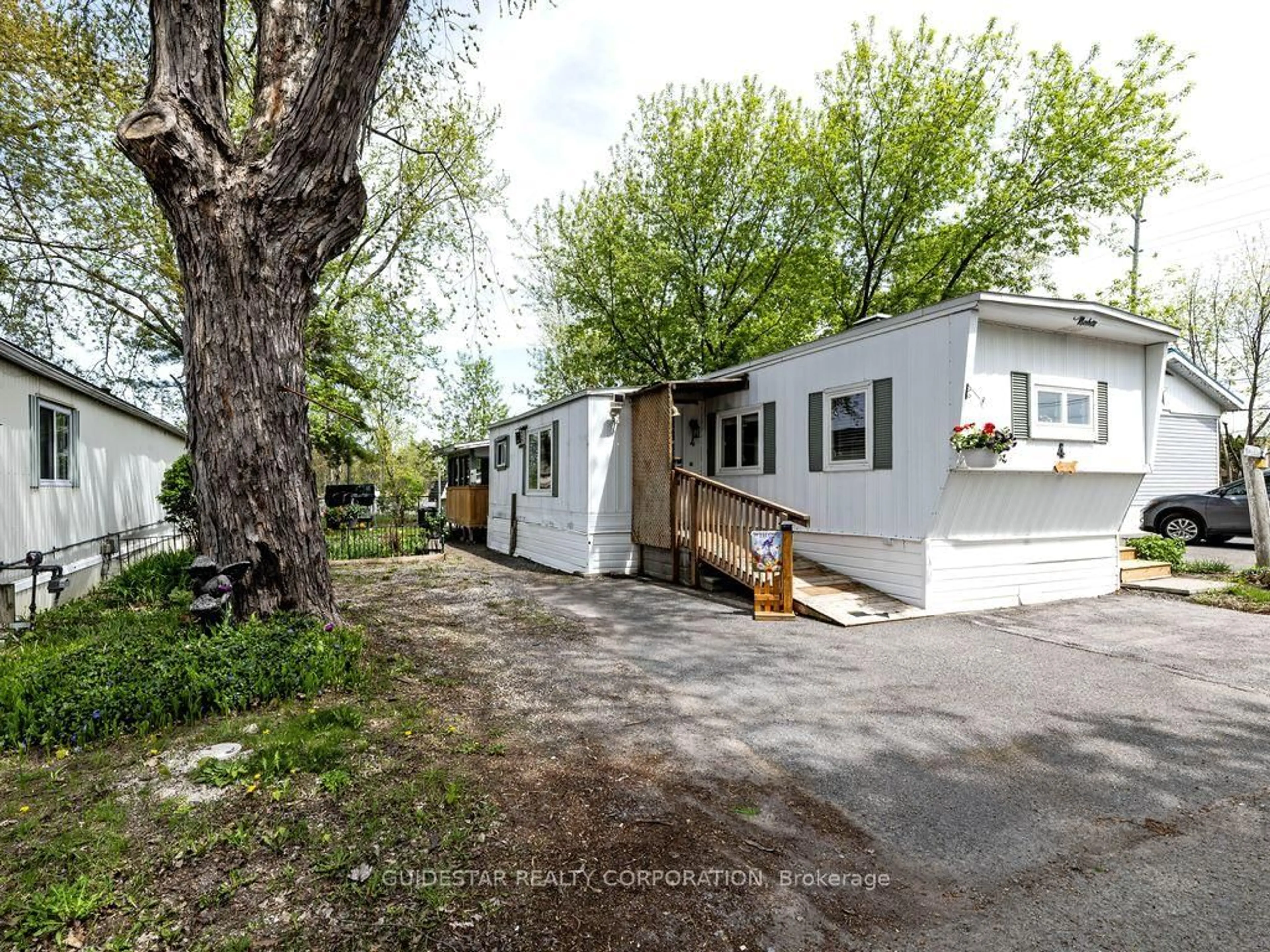 A pic from outside/outdoor area/front of a property/back of a property/a pic from drone, street for 4 Bradley Green Crt, Ottawa Ontario K2S 1B7