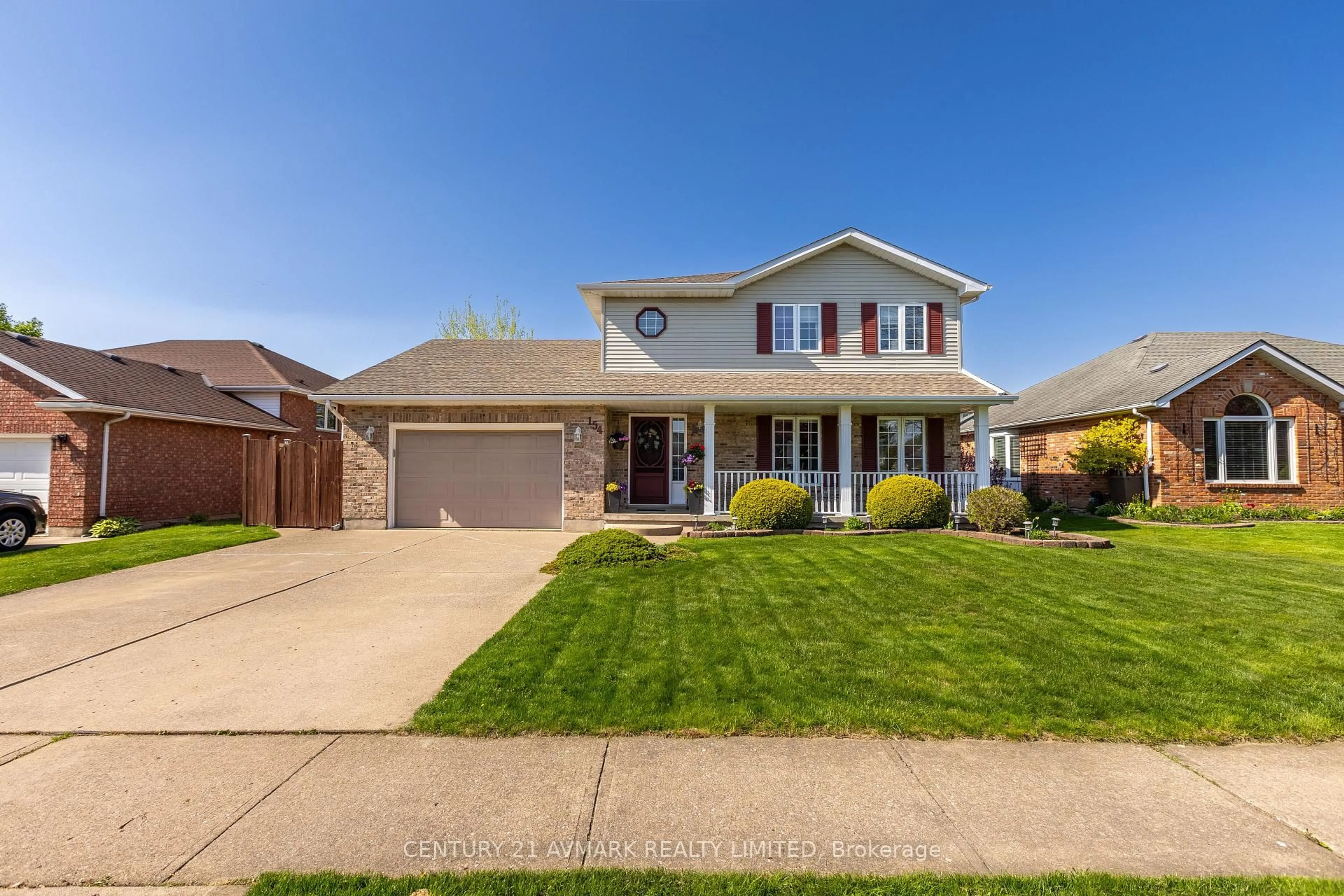 Home with vinyl exterior material, street for 154 Michael Dr, Welland Ontario L3C 7B7