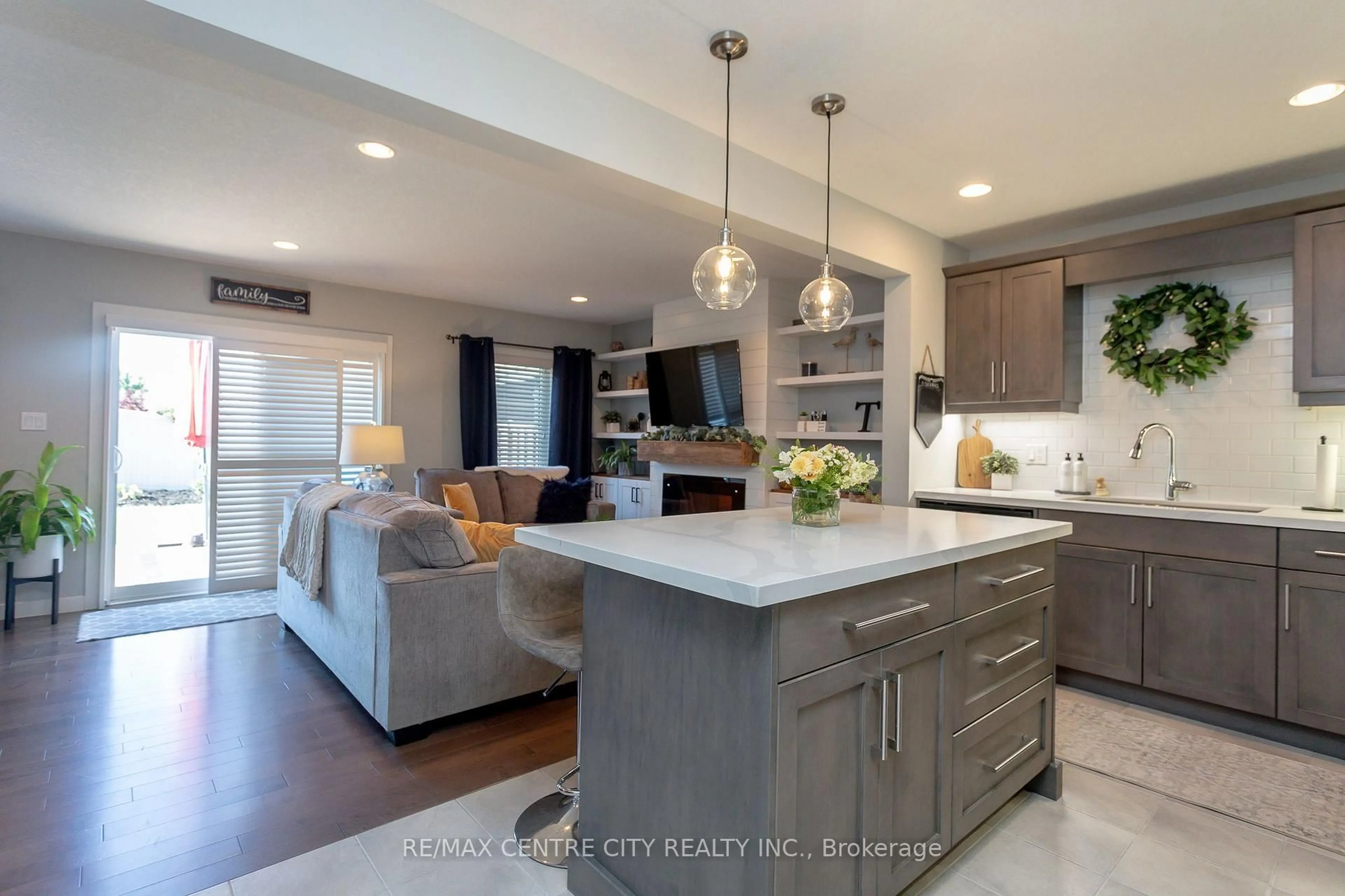 Open concept kitchen, unknown for 6 Empire Pkwy, St. Thomas Ontario N5R 0E9