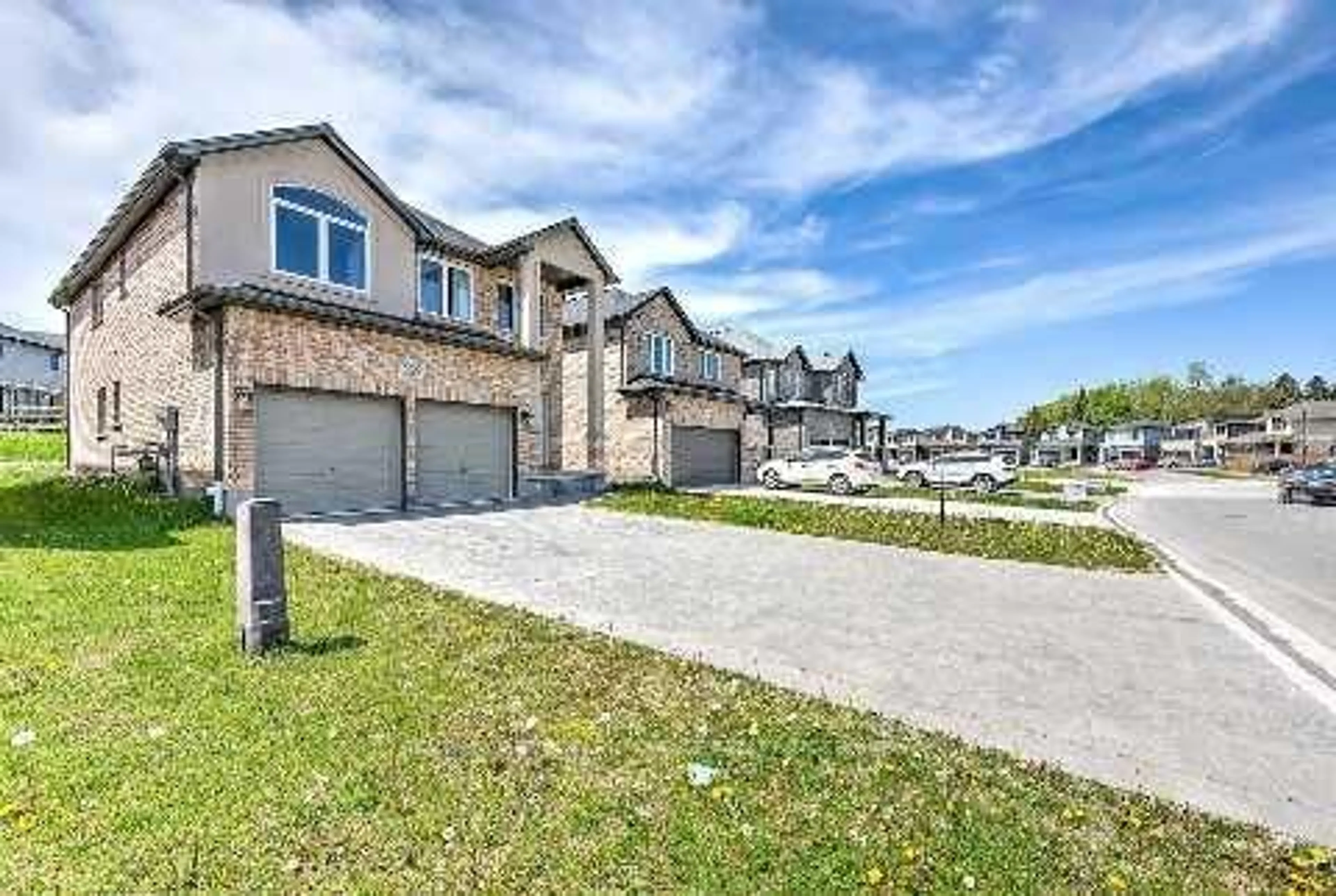 A pic from outside/outdoor area/front of a property/back of a property/a pic from drone, water/lake/river/ocean view for 3048 Doyle Dr, London South Ontario N6M 0G9