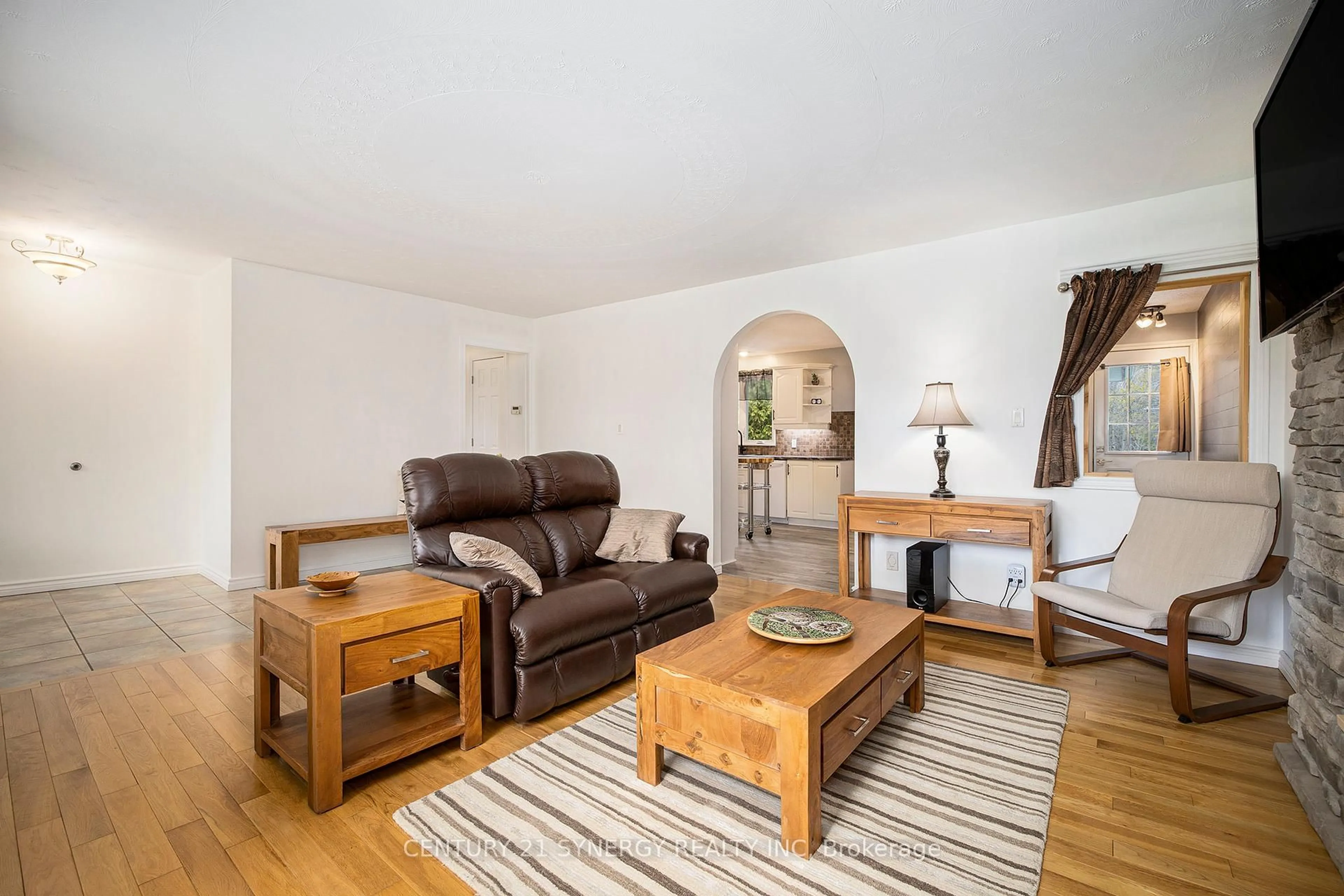Living room with furniture, wood/laminate floor for 280 Limoges Rd, Russell Ontario K0A 2M0