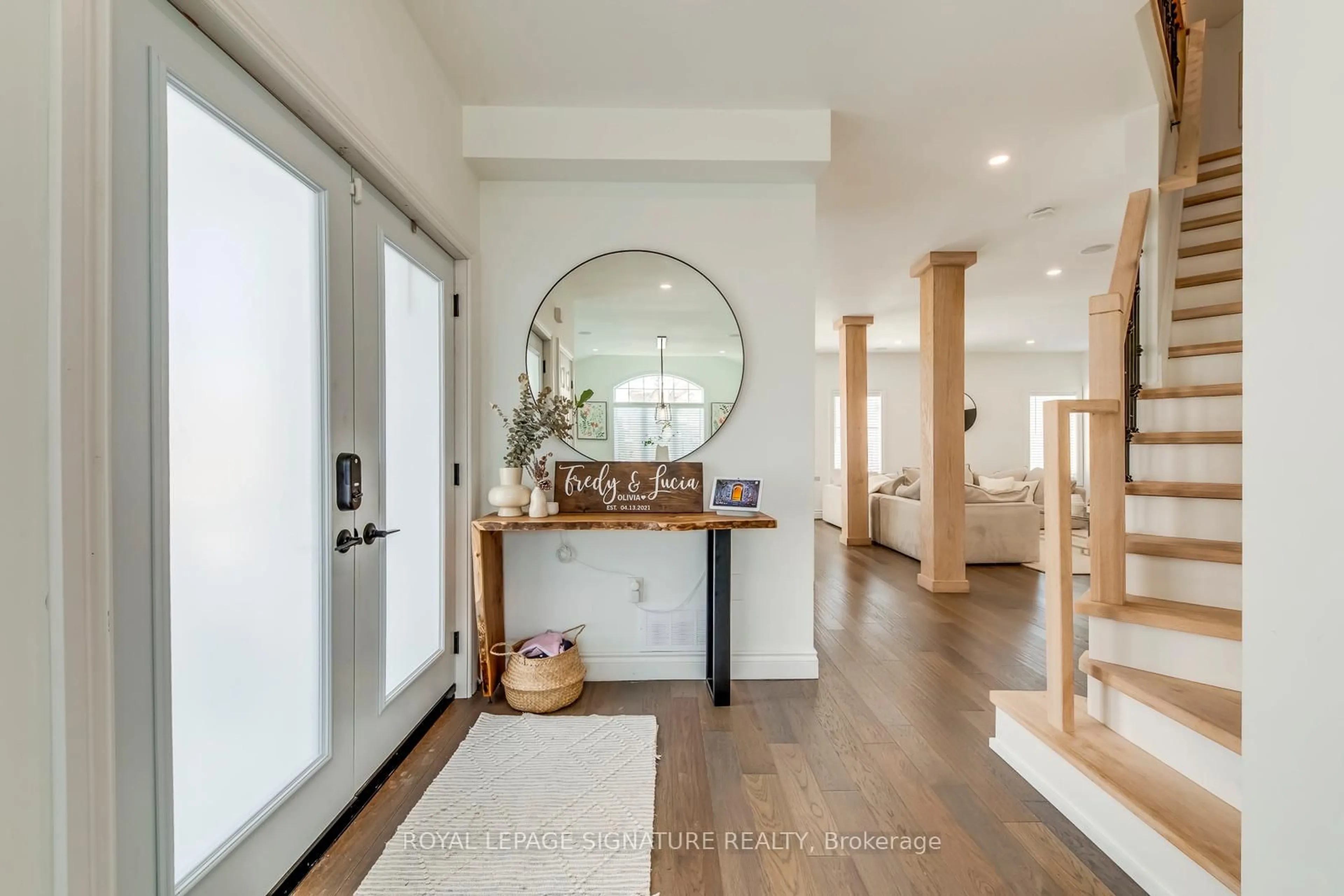 Indoor entryway for 15 Pinehill Dr, Hamilton Ontario L0R 1P0