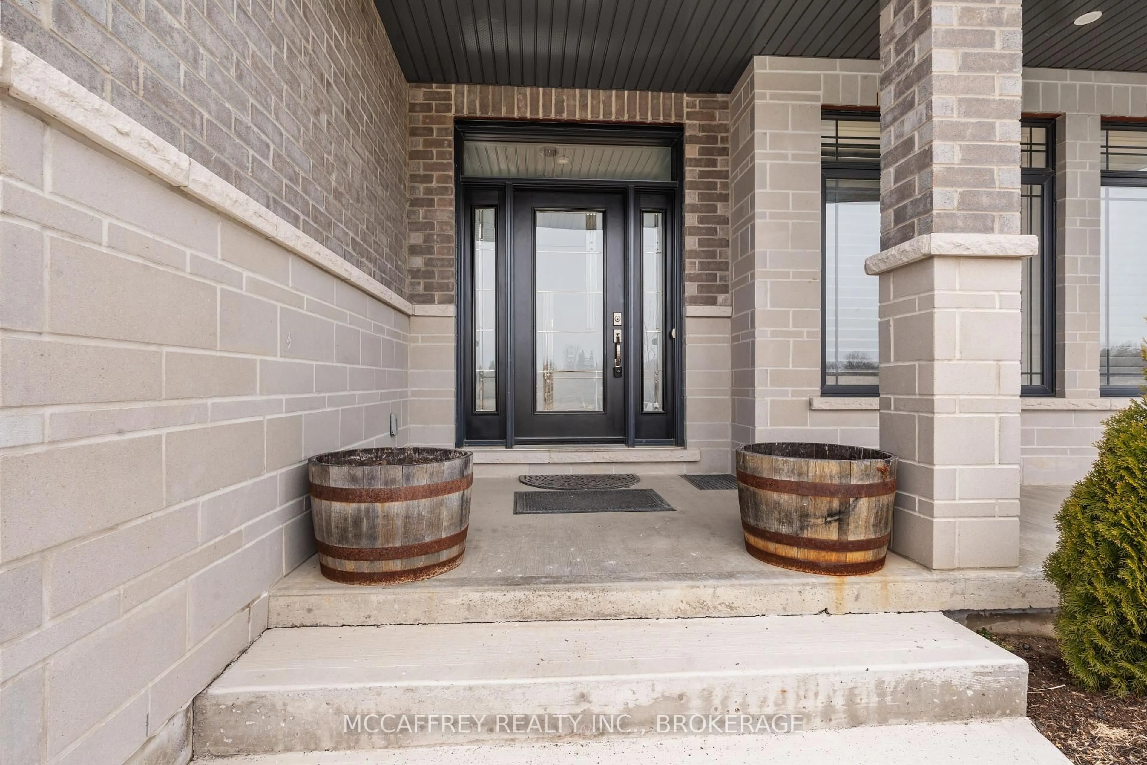 Indoor entryway for 158 Cherrywood Pkwy, Greater Napanee Ontario K7R 0E2