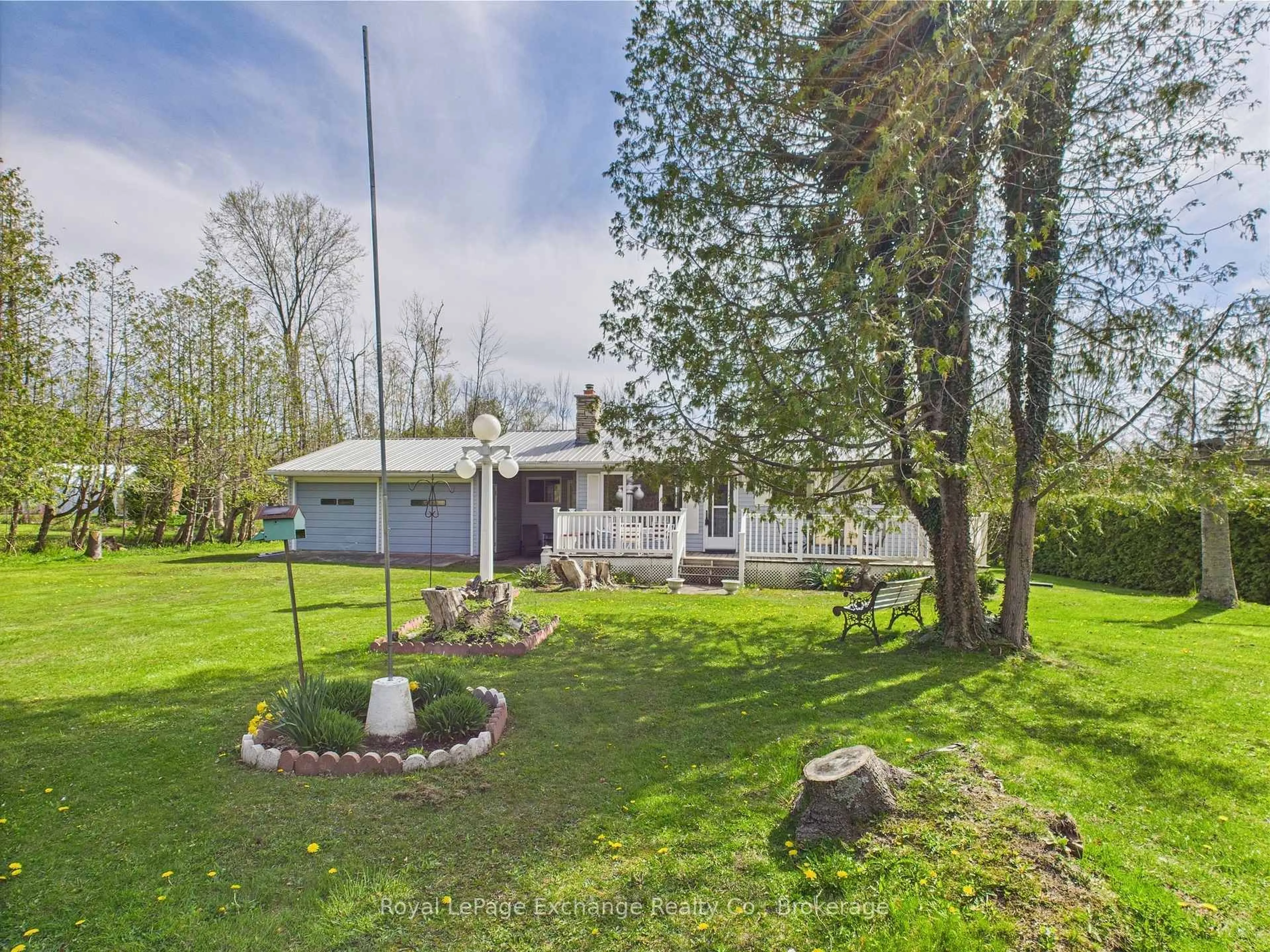 A pic from outside/outdoor area/front of a property/back of a property/a pic from drone, unknown for 17 Linden Lane, Kincardine Ontario N2Z 2X6
