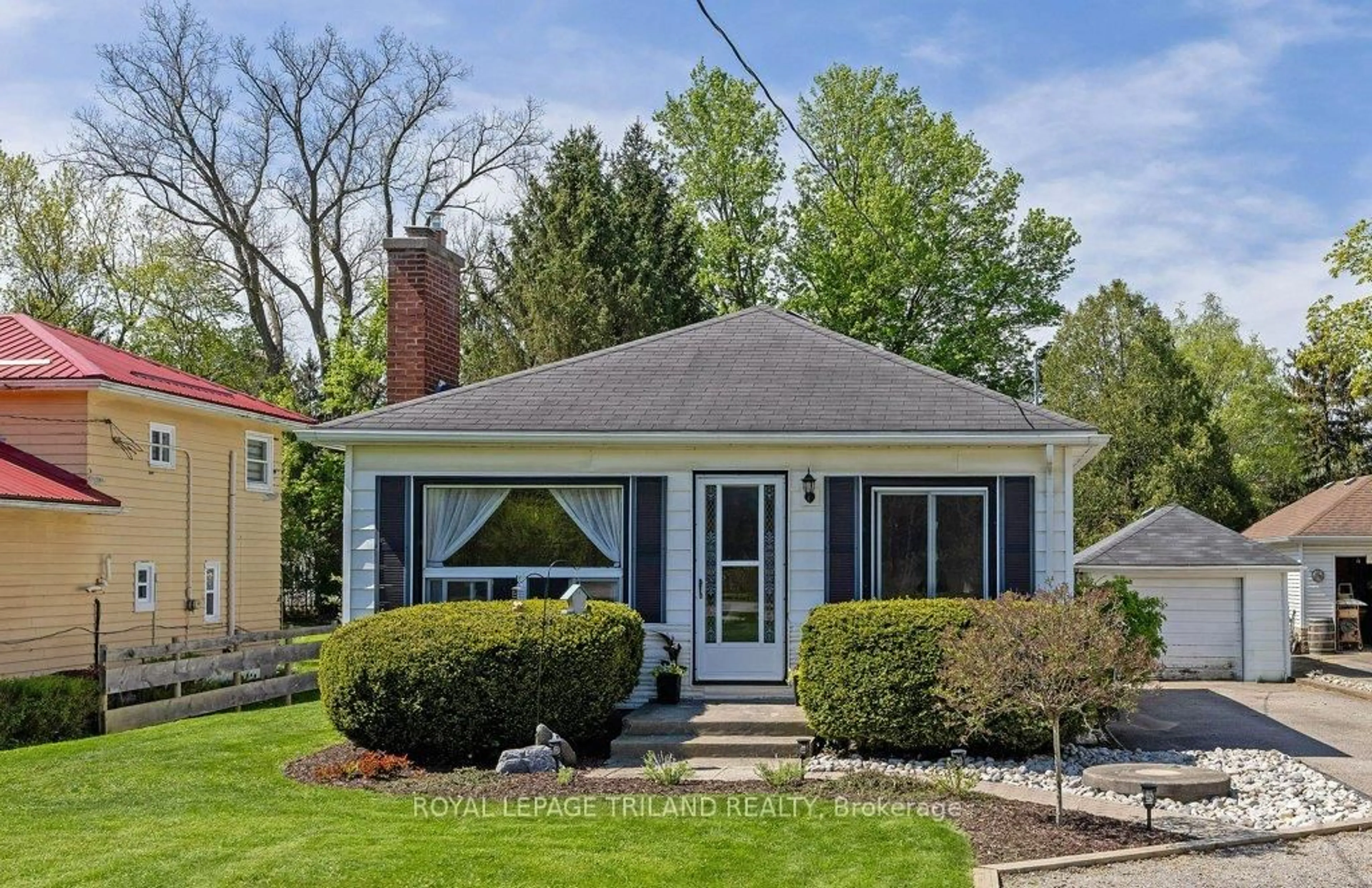 Home with vinyl exterior material, street for 9713 Sunset Dr, St. Thomas Ontario N5P 3T2